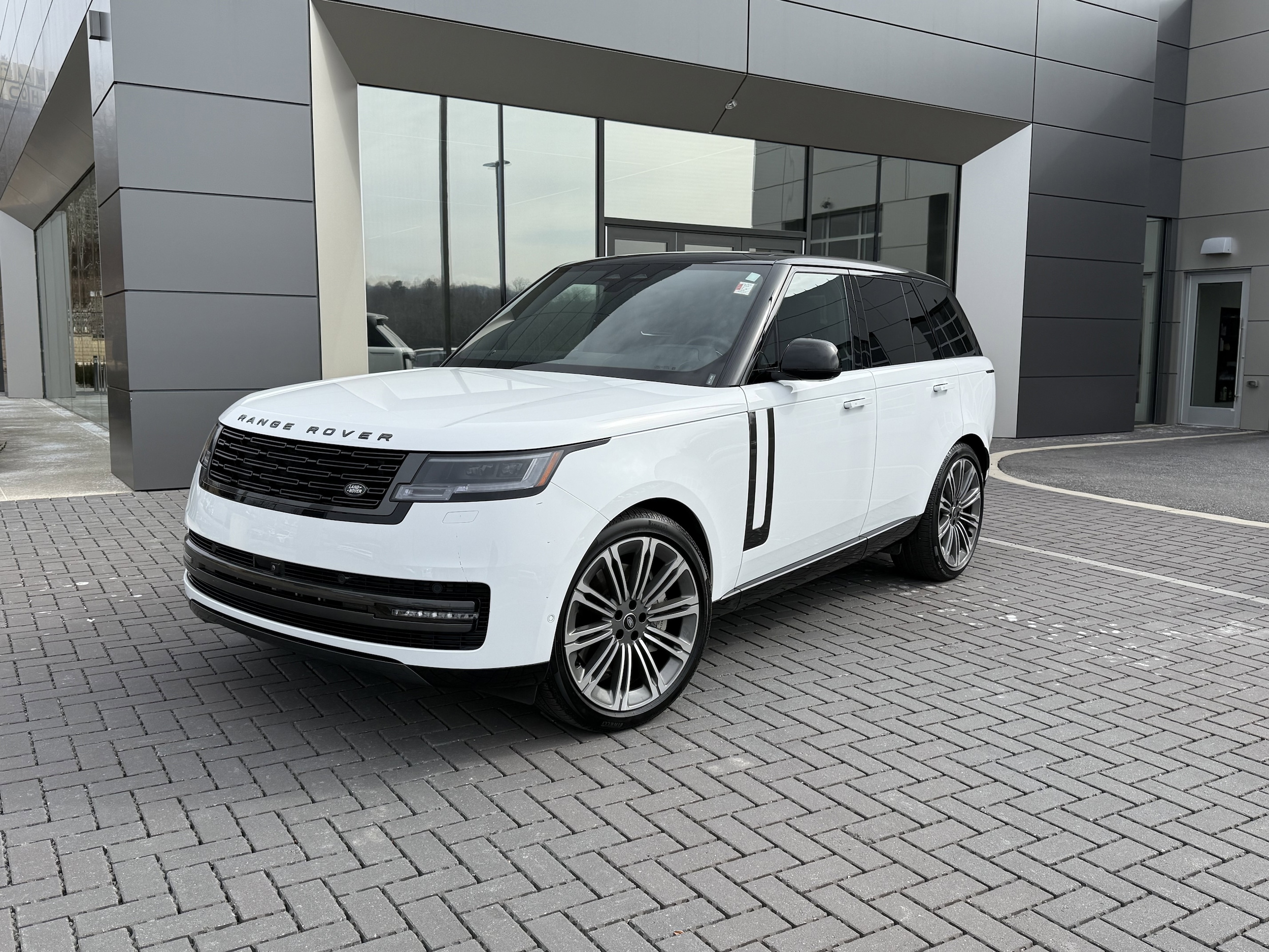 2025 Land Rover Range Rover SE