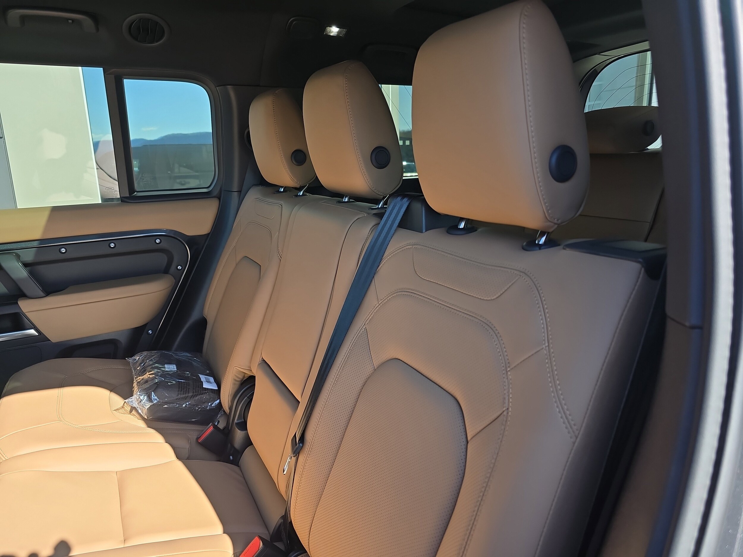 2026 Land Rover Defender X-Dynamic SE - Photo 15