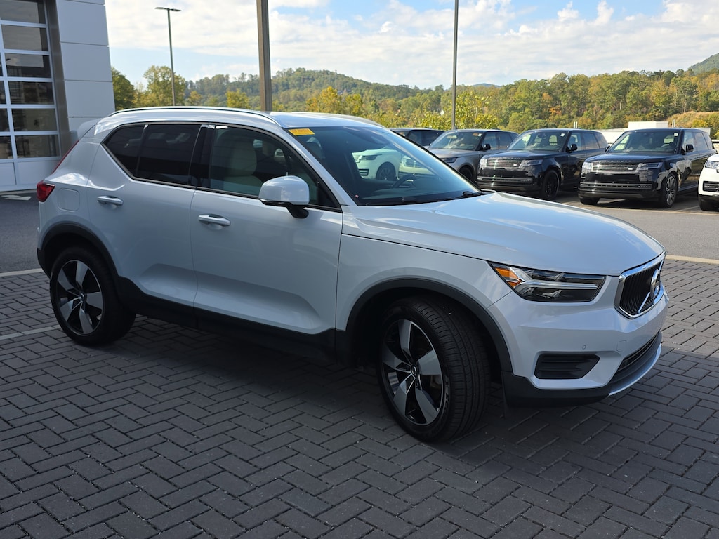 Used 2020 Volvo XC40 Momentum T5 AWD Momentum