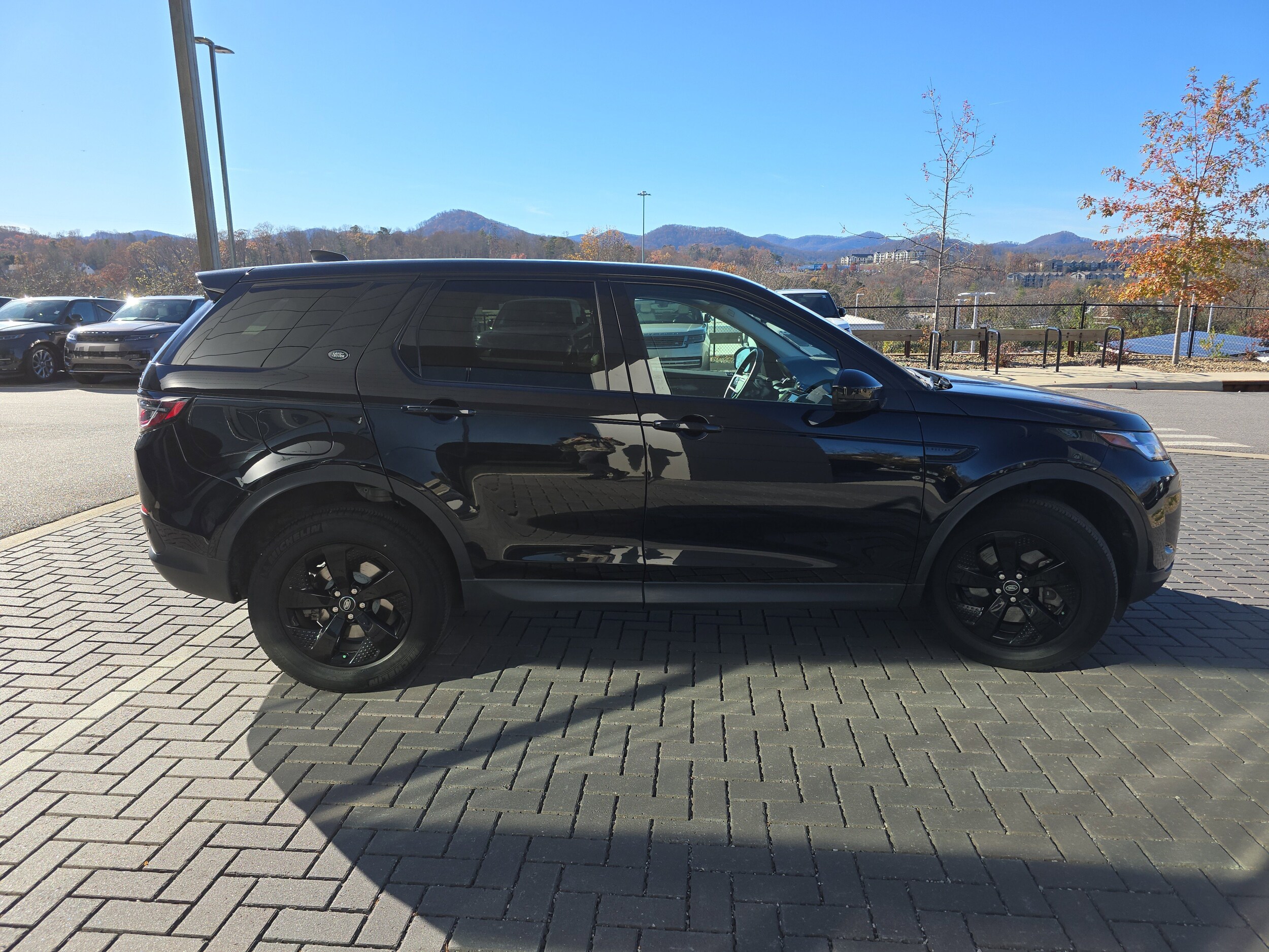 2023 Land Rover Discovery Sport S photo 3