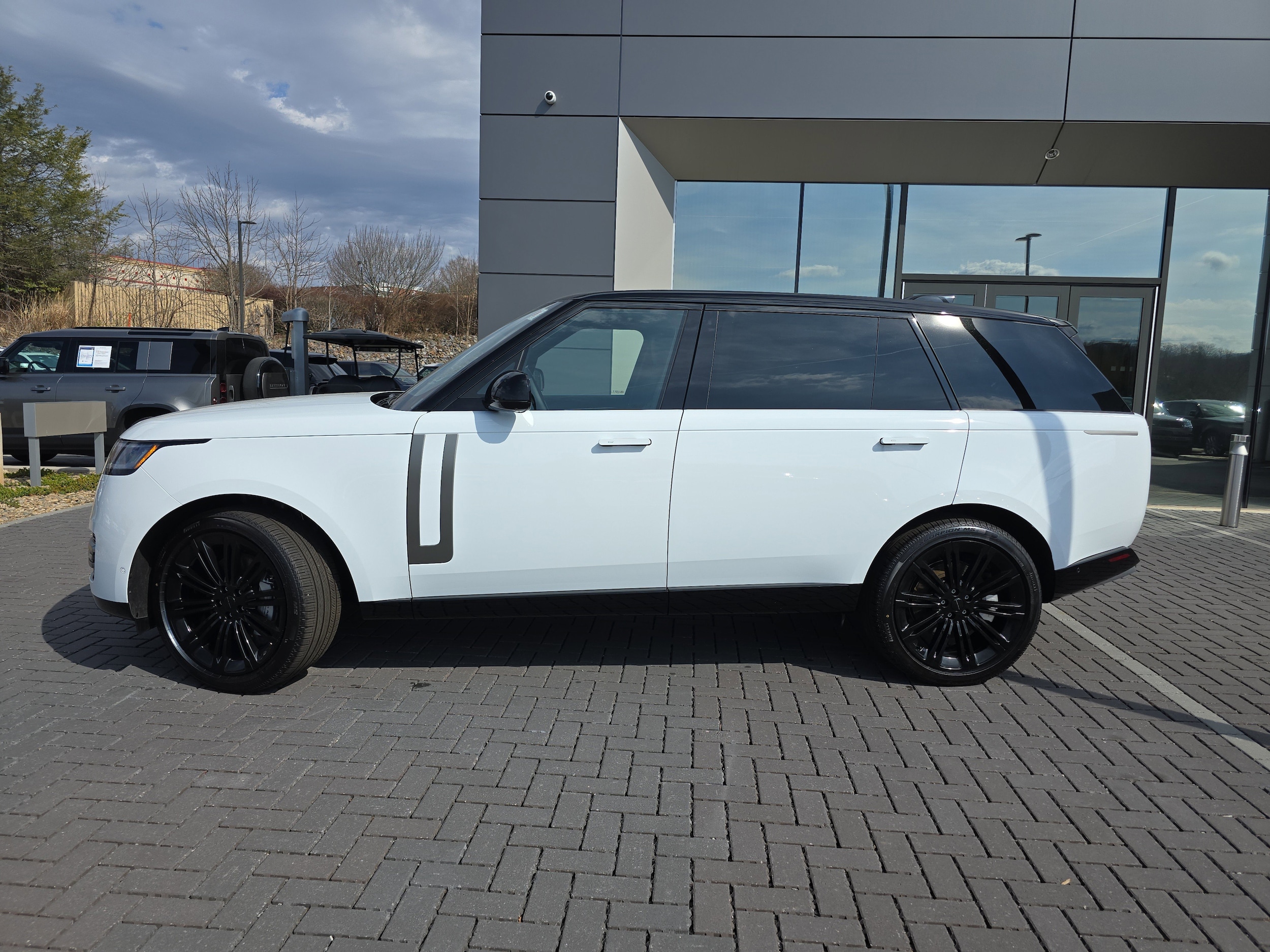 2026 Land Rover Range Rover SE - Photo 9