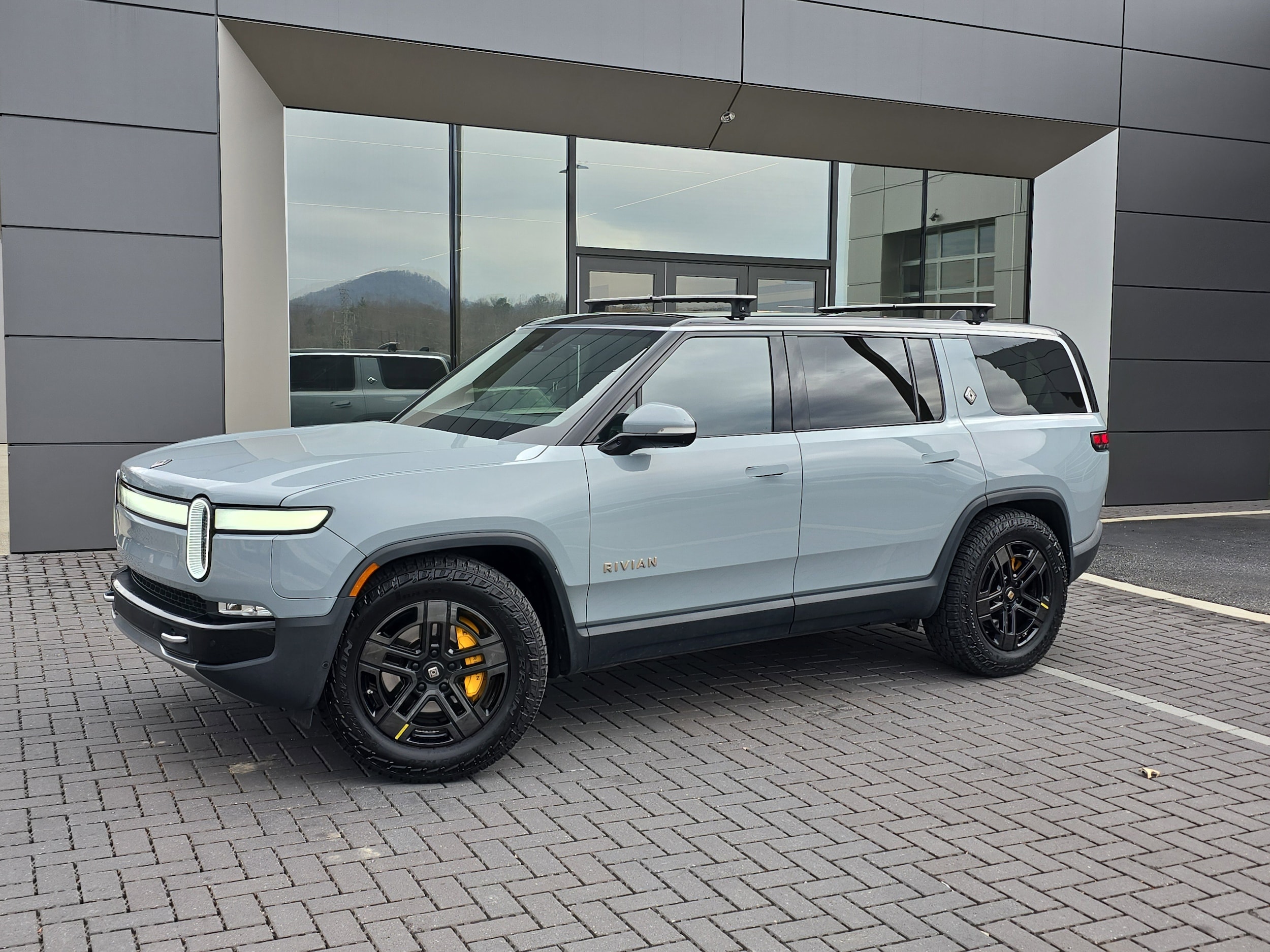 2023 Rivian R1S Adventure