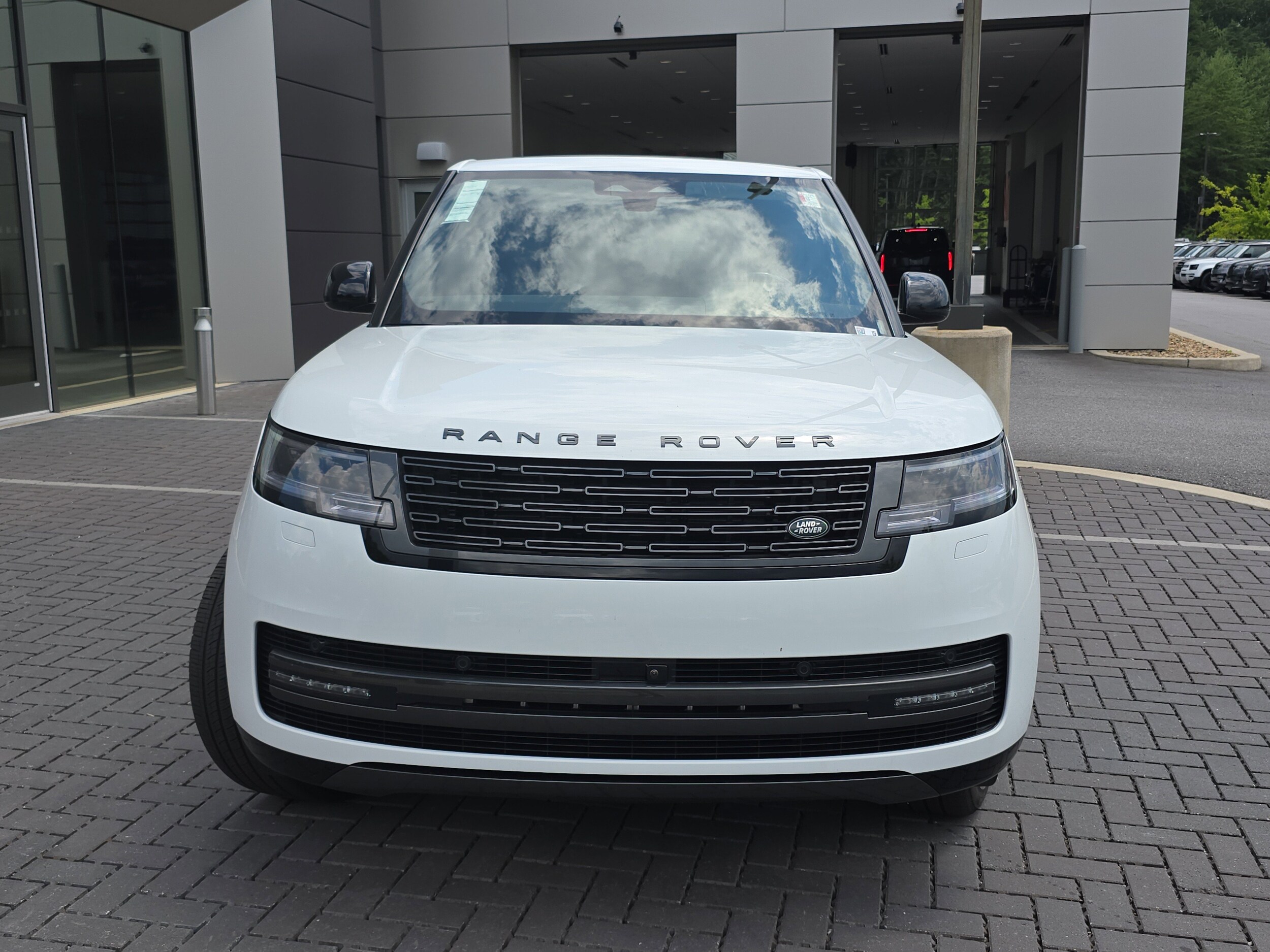 2025 Land Rover Range Rover SE photo 2