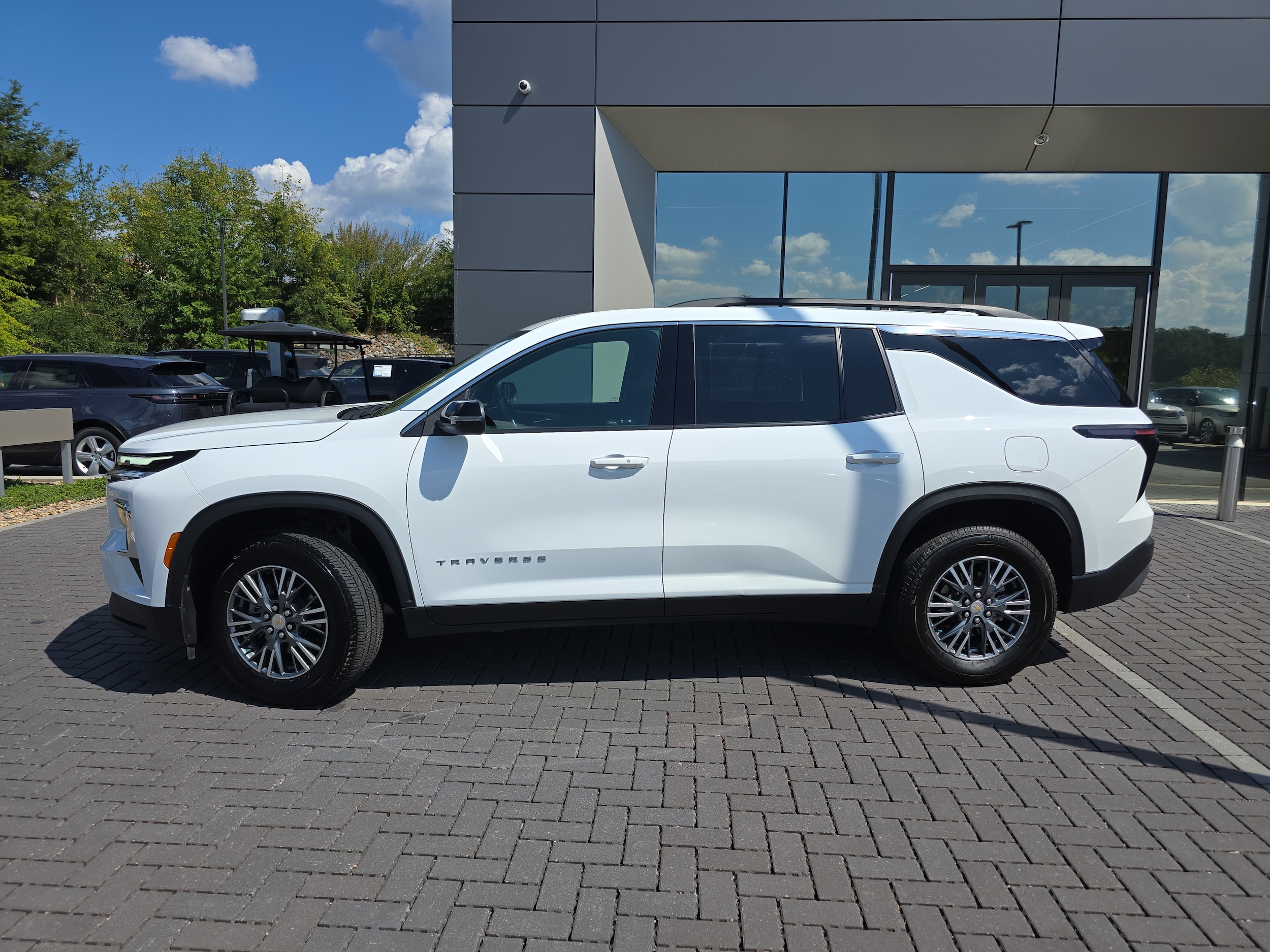 2025 Chevrolet Traverse LT - Photo 8