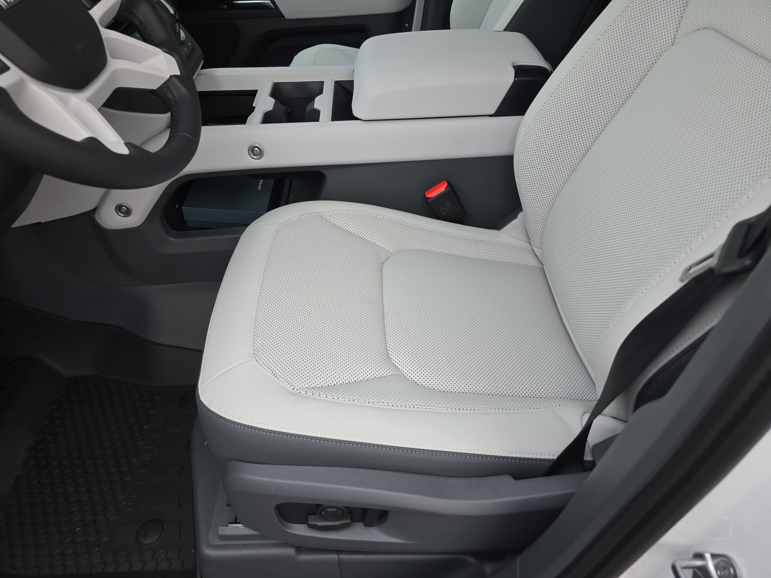 2026 Land Rover Defender X-Dynamic SE - Photo 22