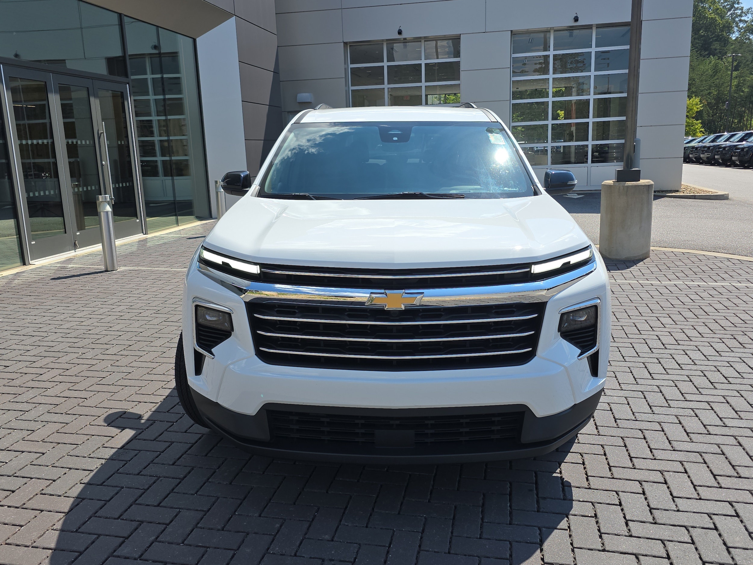 2025 Chevrolet Traverse LT - Photo 2