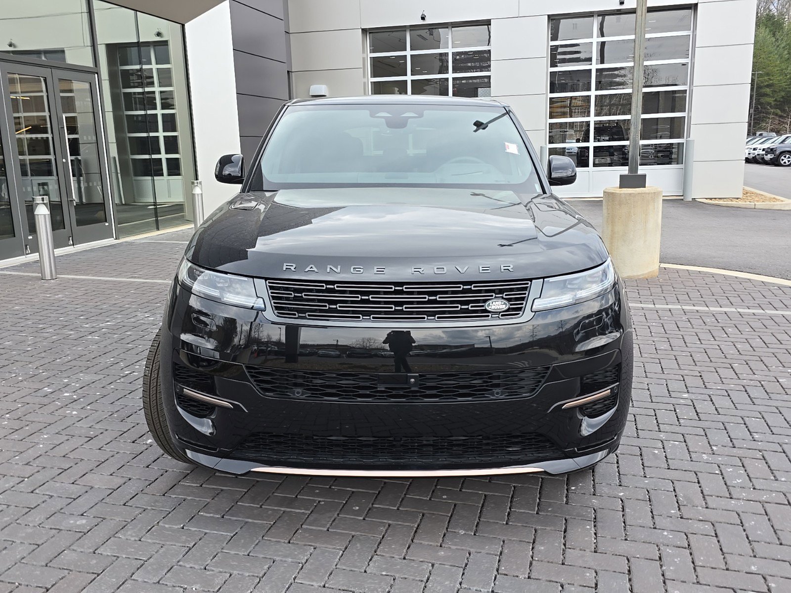 2025 Land Rover Range Rover Sport SE photo 2