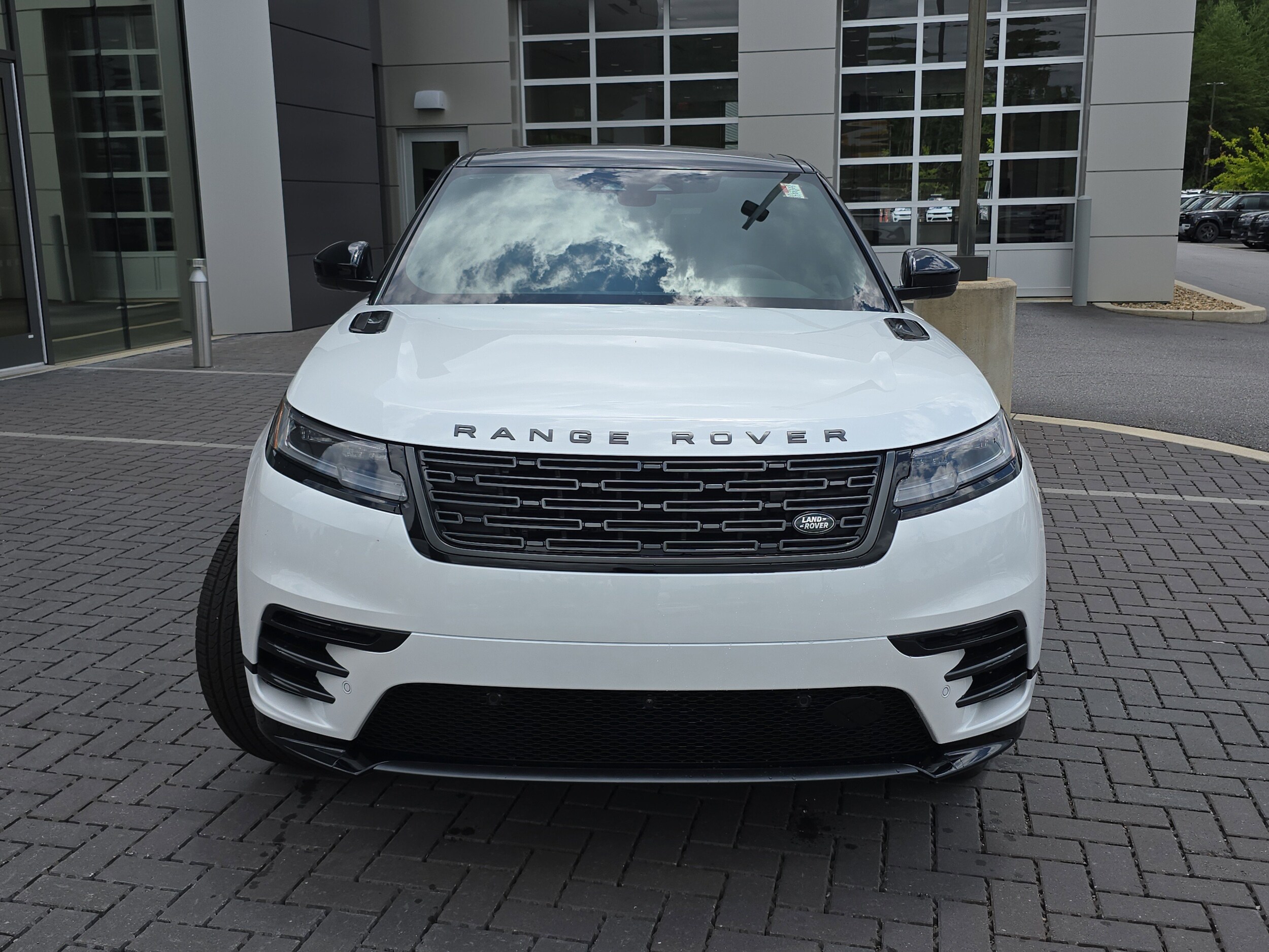 2026 Land Rover Range Rover Velar SE photo 2