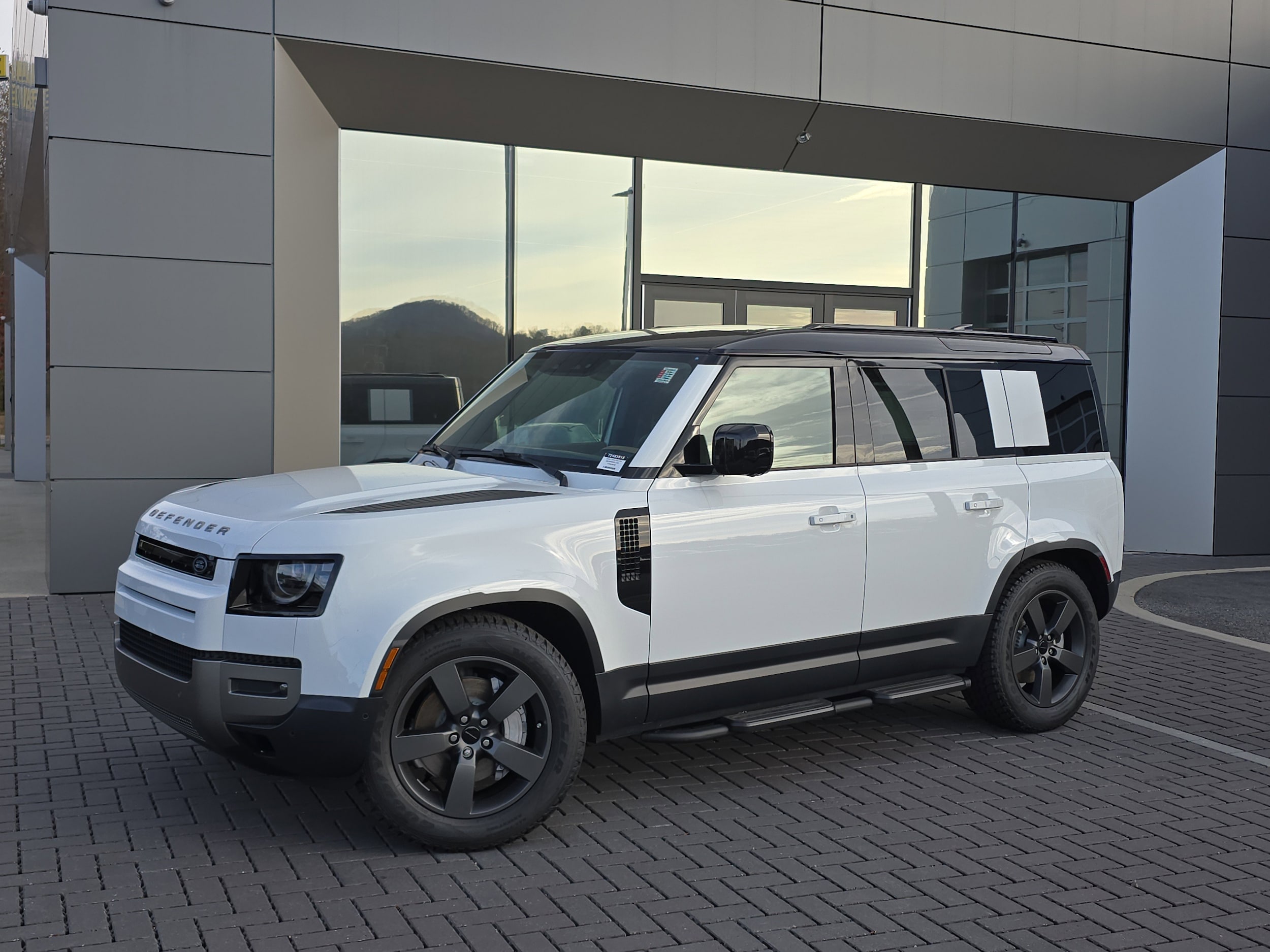 2026 Land Rover Defender S's photo
