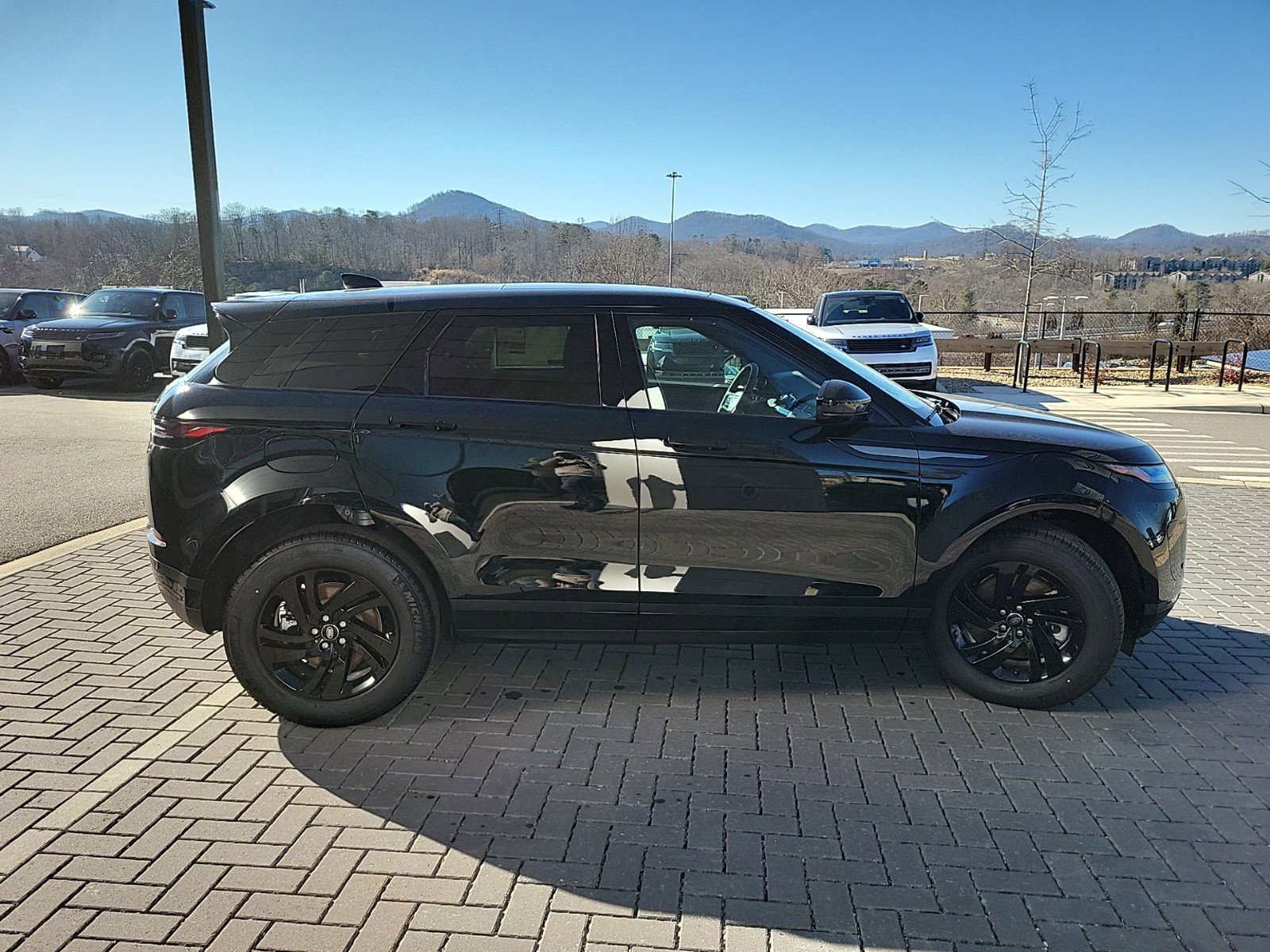 2025 Land Rover Range Rover Evoque S photo 3