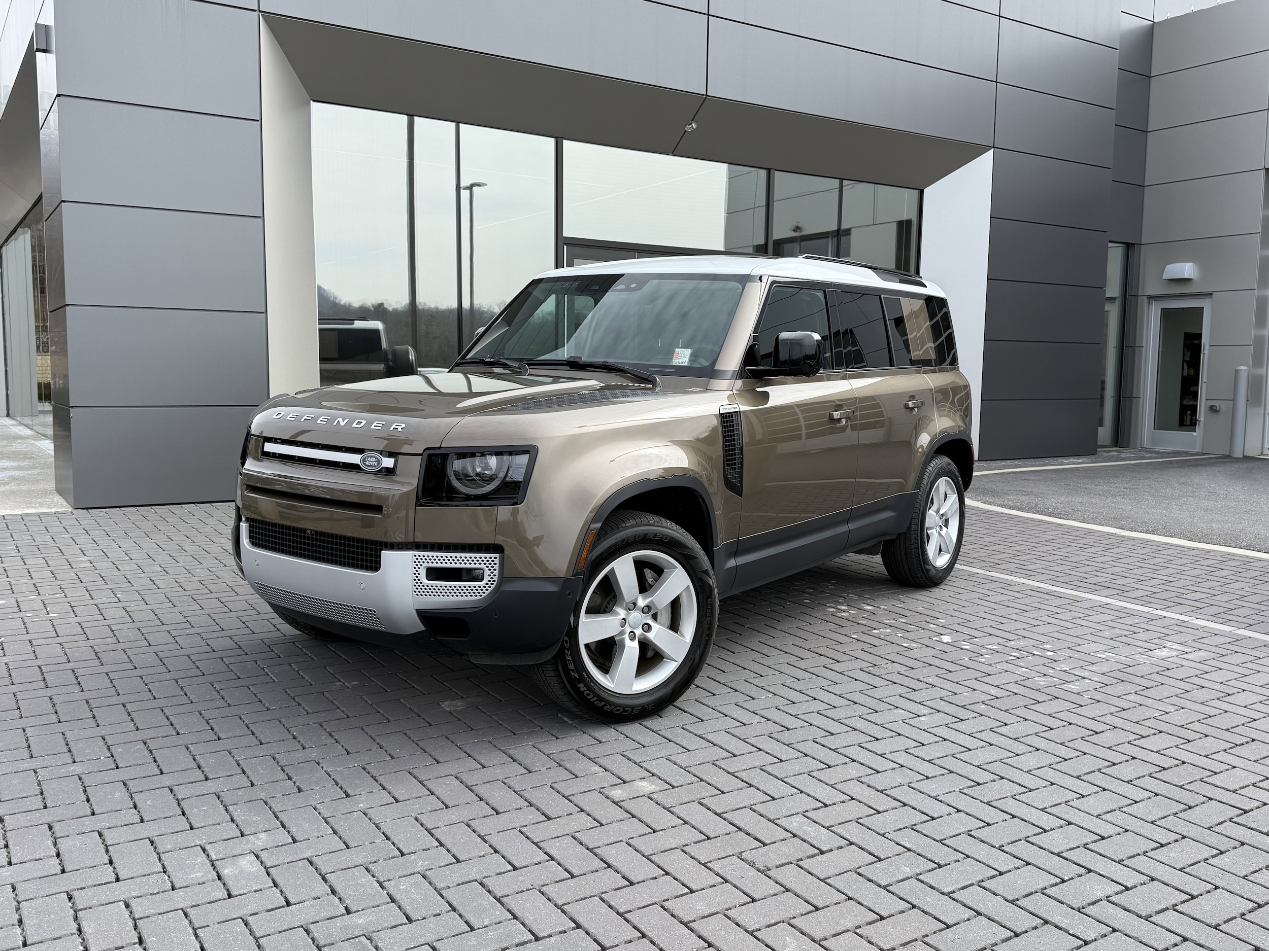 2025 Land Rover Defender 110 S P400's photo