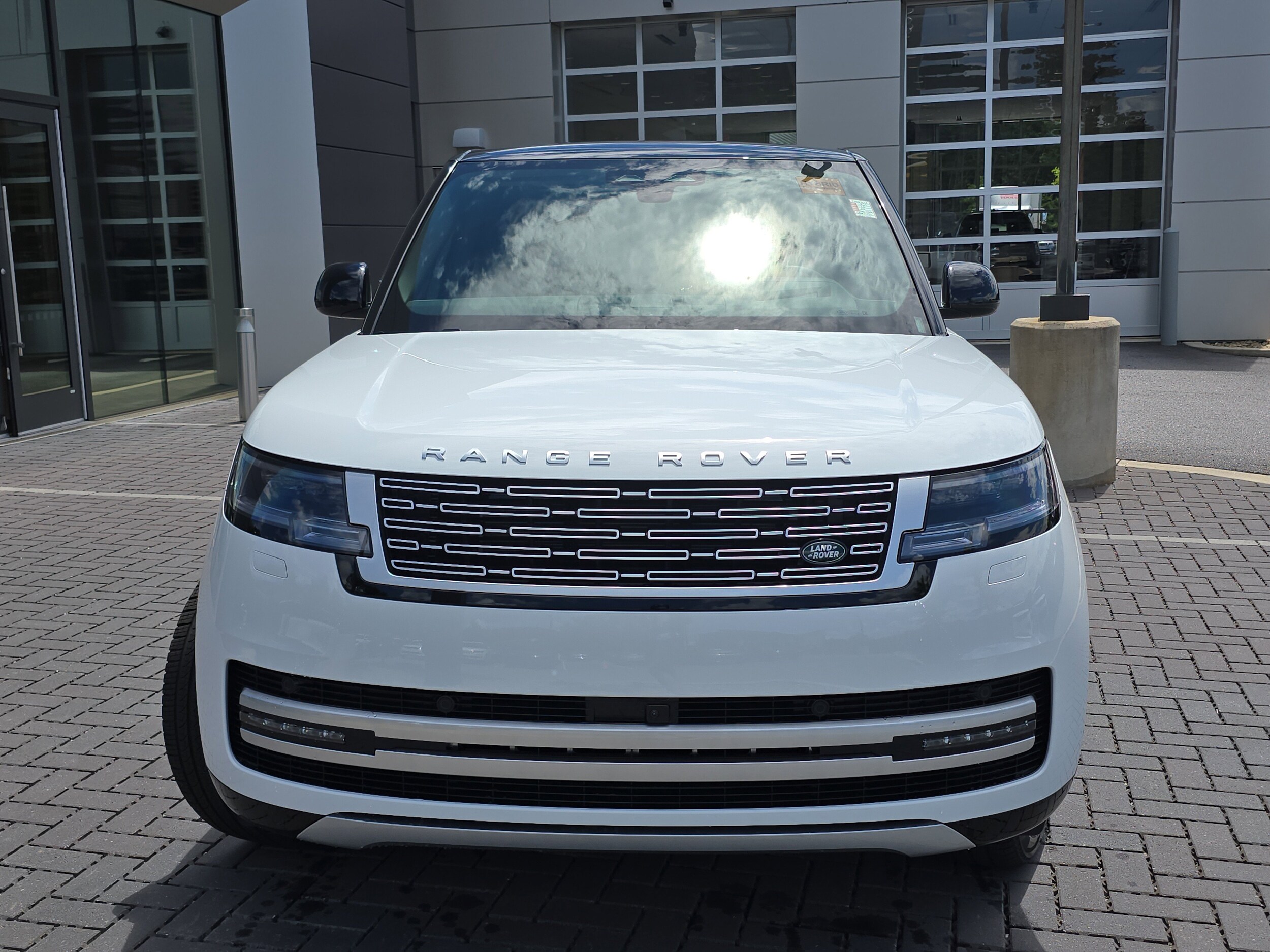 2025 Land Rover Range Rover Autobiography photo 2
