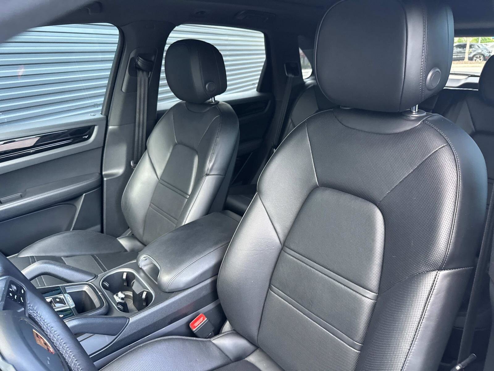 2020 Porsche Cayenne photo 4