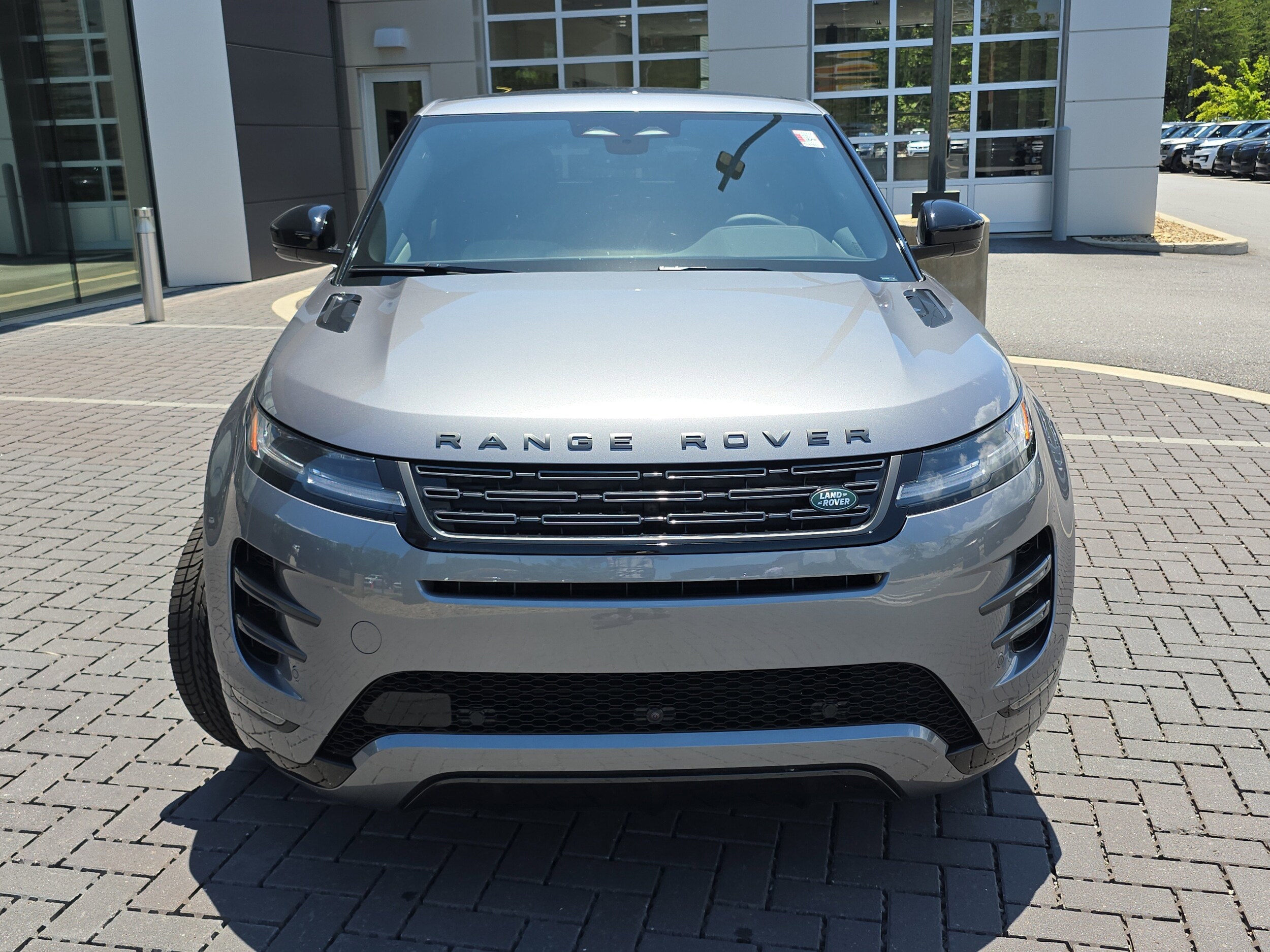 2026 Land Rover Range Rover Evoque Dynamic SE photo 2