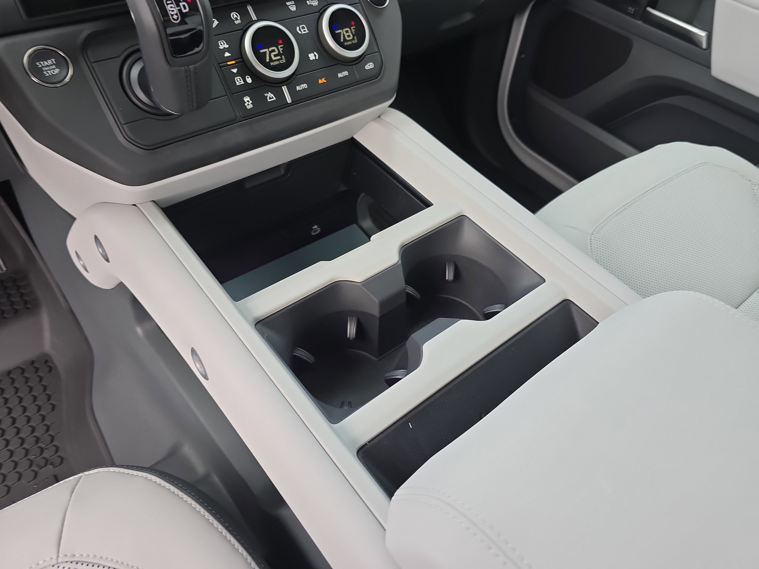 2026 Land Rover Defender X-Dynamic SE - Photo 30