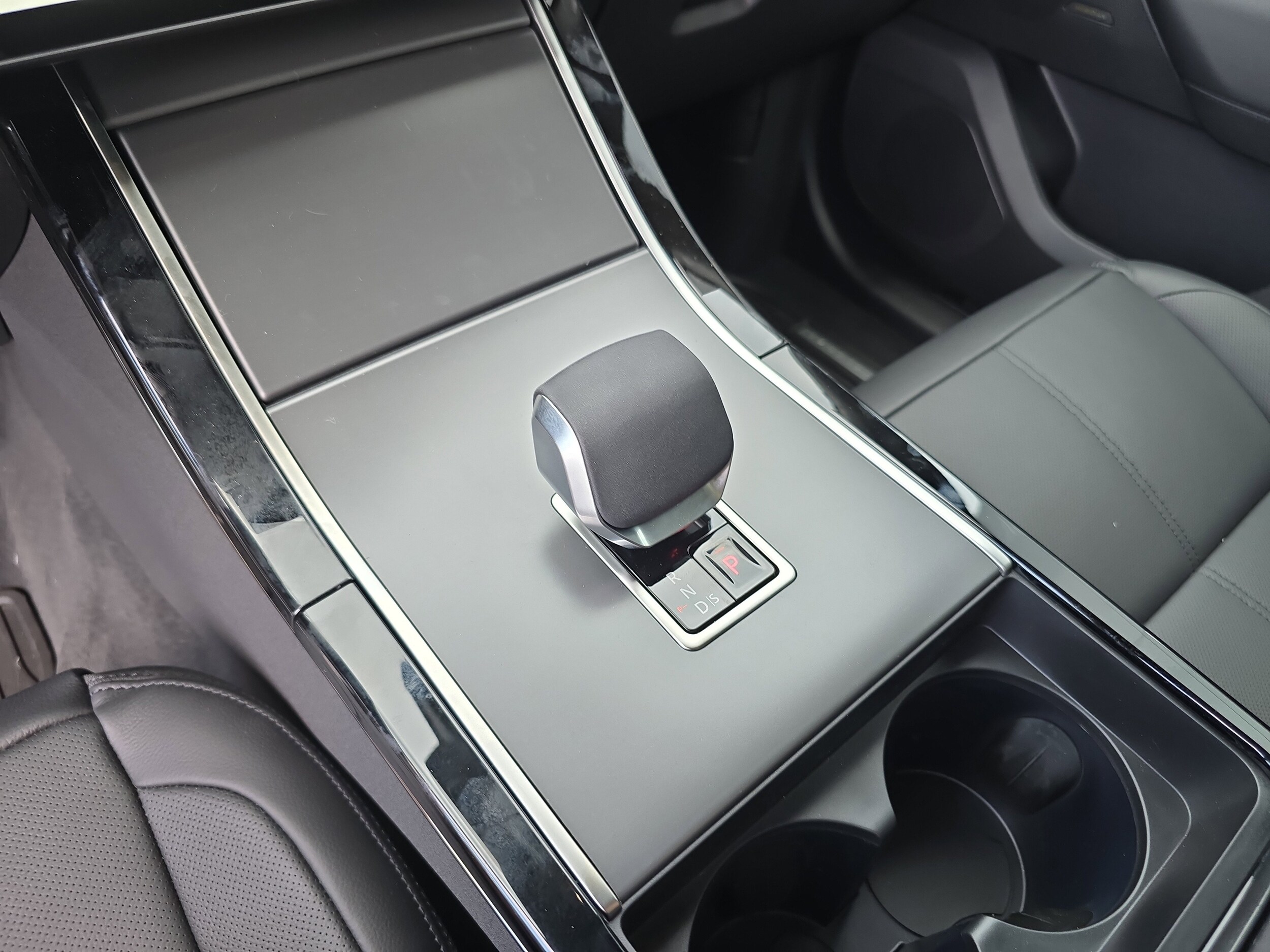 2026 Land Rover Range Rover Velar S - Photo 30