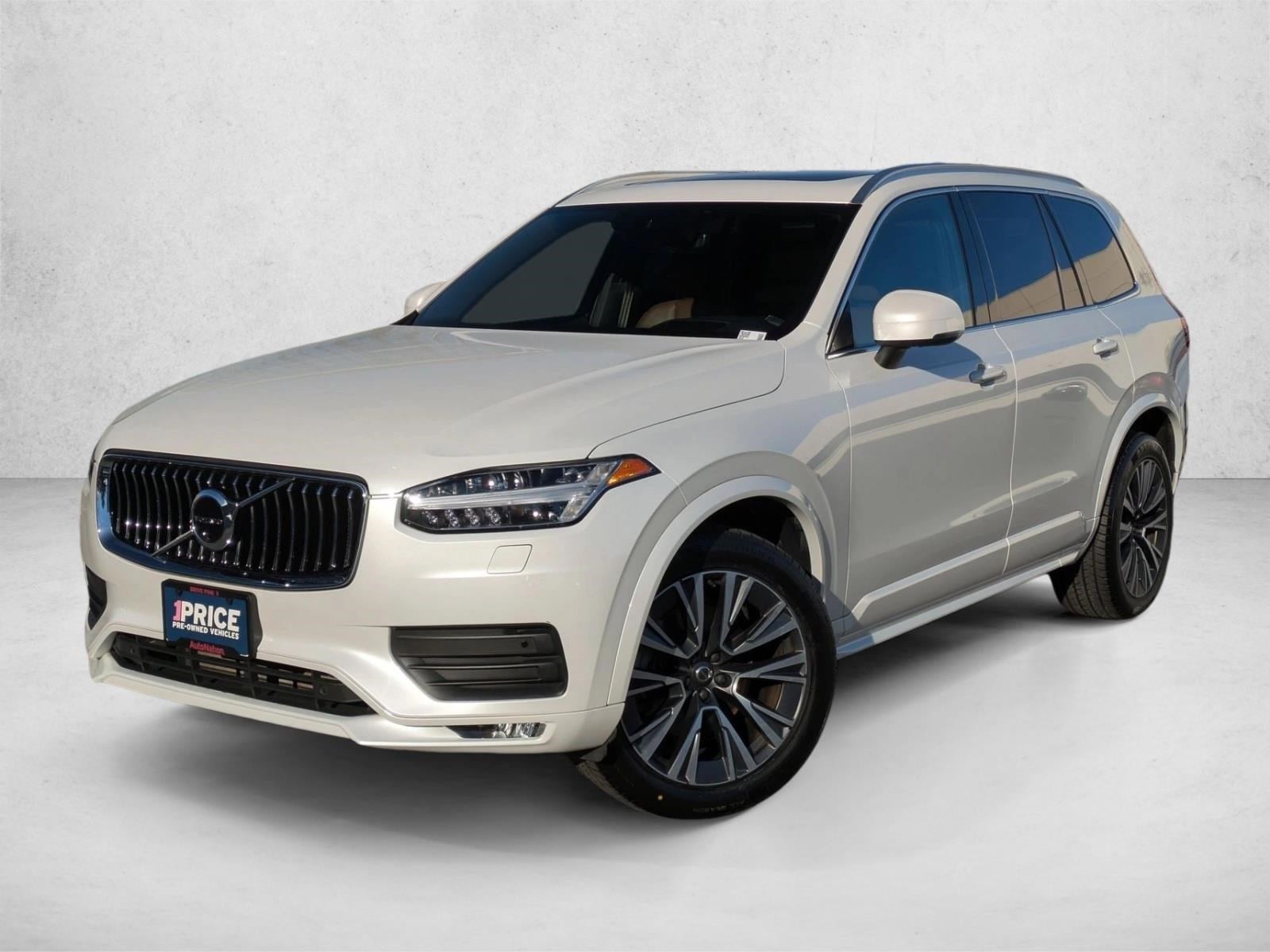 2022 Volvo XC90 Momentum's photo