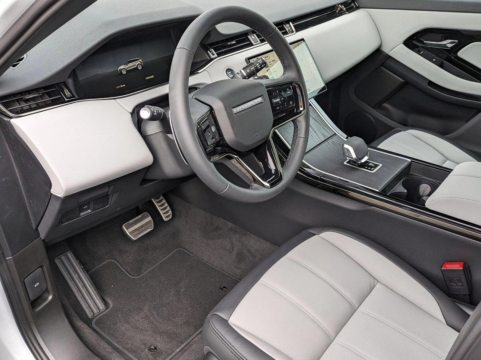 2026 Land Rover Range Rover Evoque Dynamic SE photo 2