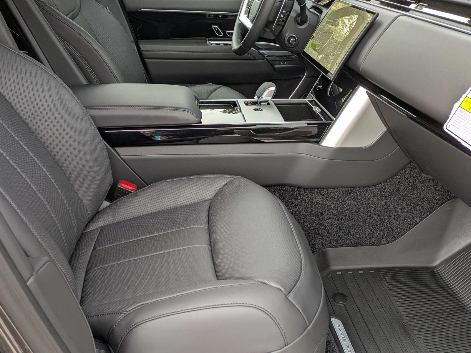 2026 Land Rover Range Rover SE - Photo 18