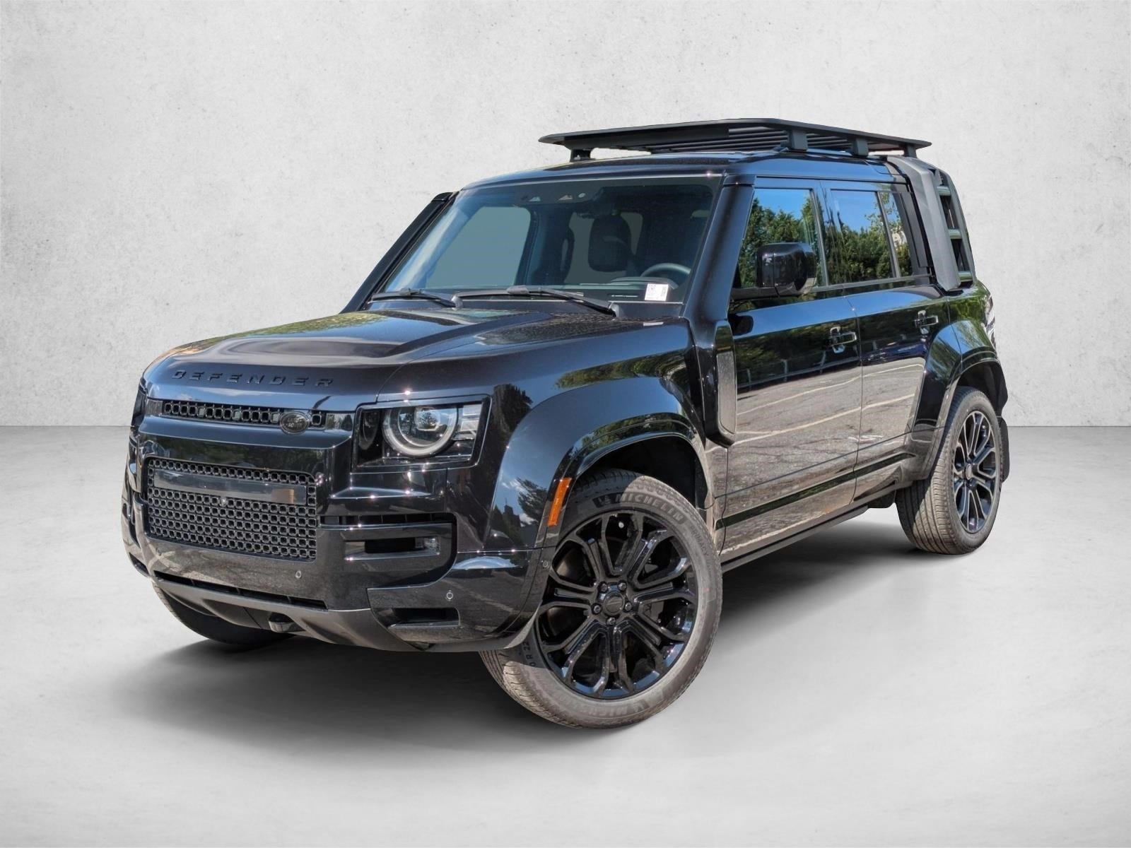 2026 Land Rover Defender 110 OCTA Black P635's photo