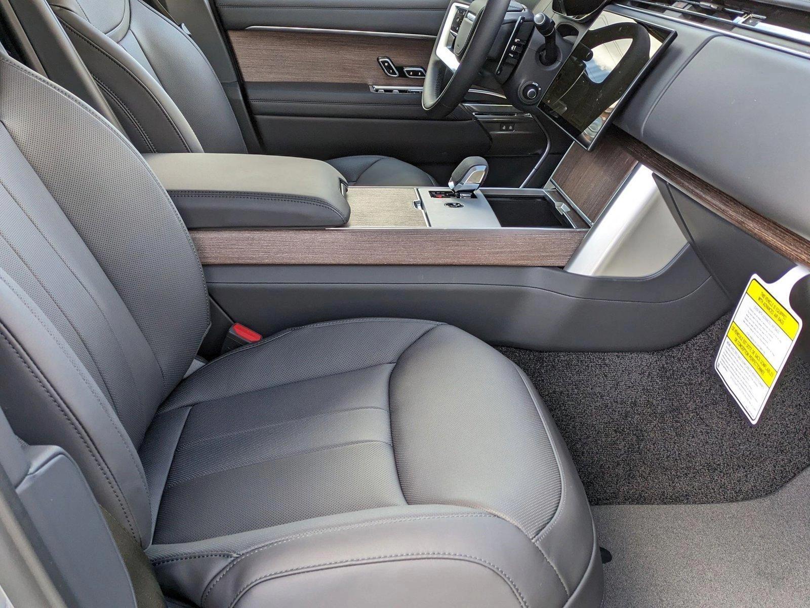 2025 Land Rover Range Rover SE - Photo 18