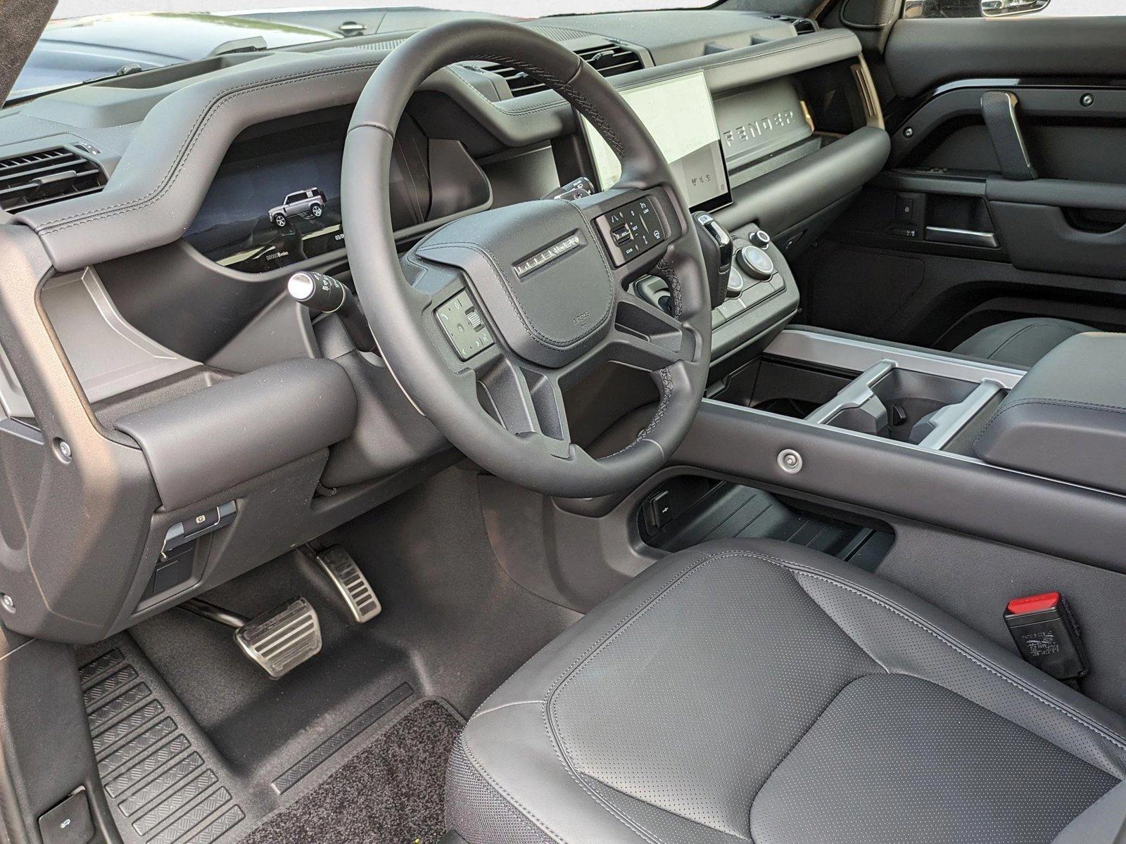 2025 Land Rover Defender 110 V8 photo 2