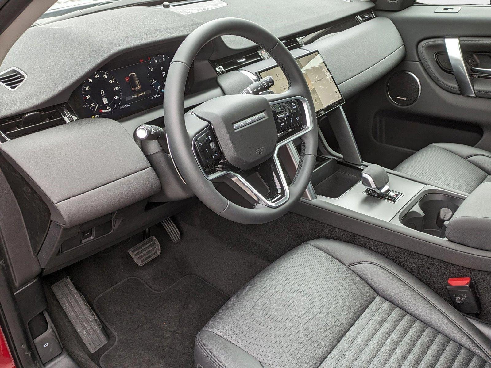2025 Land Rover Discovery Sport S photo 3