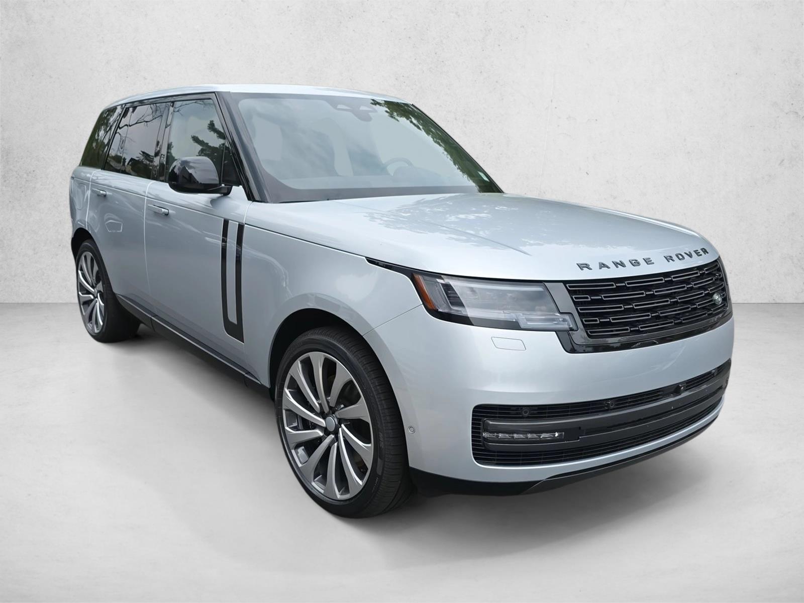 2025 Land Rover Range Rover SE photo 3
