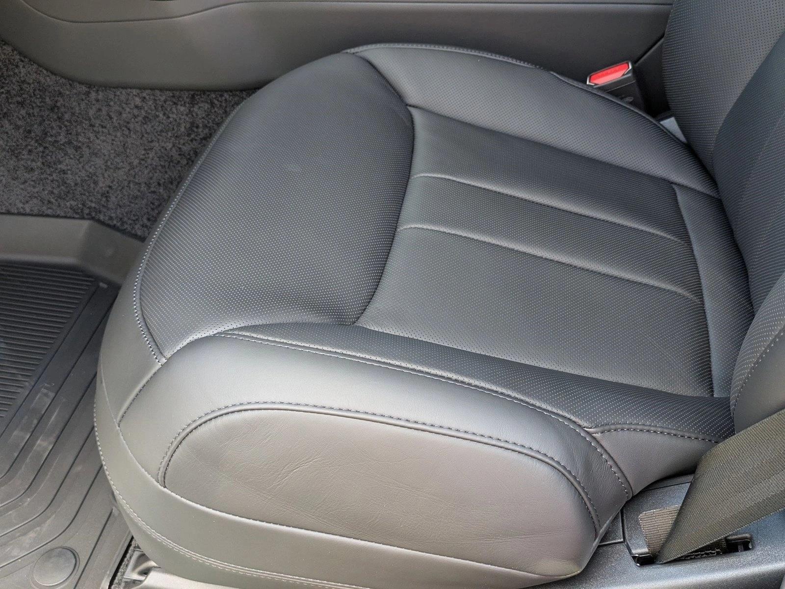 2025 Land Rover Range Rover SE photo 4