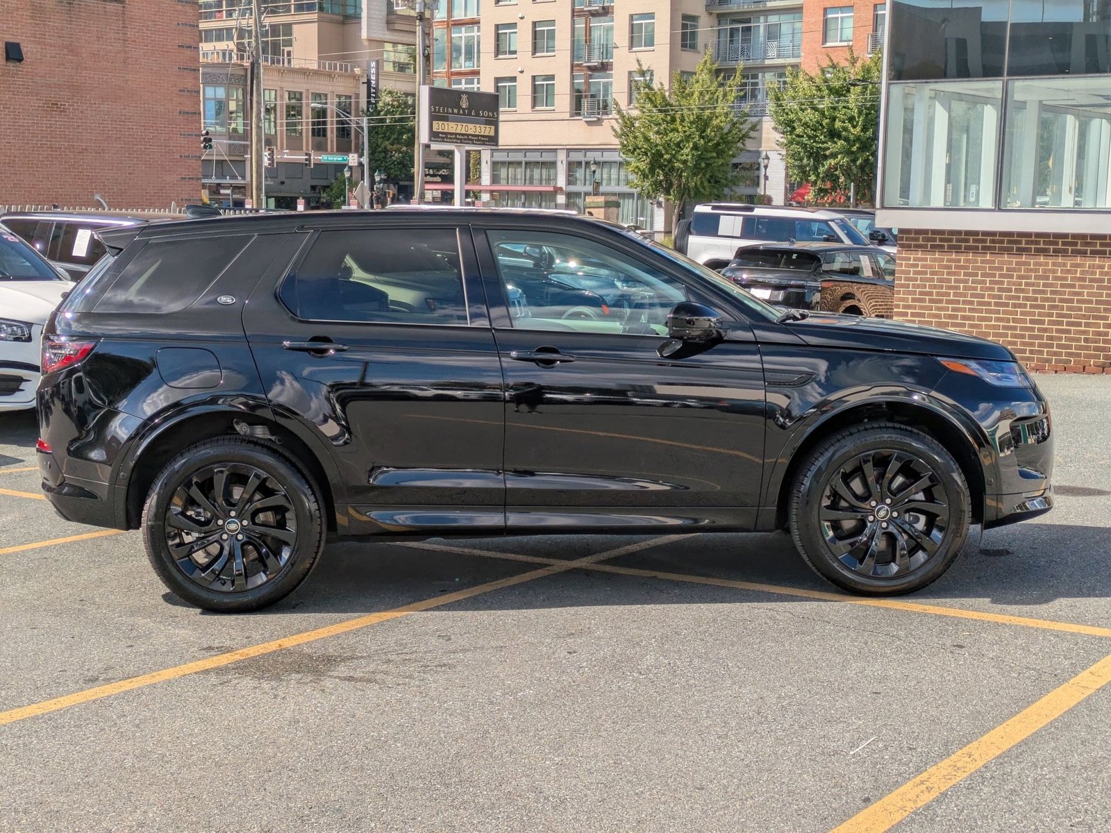 2025 Land Rover Discovery Sport S photo 2