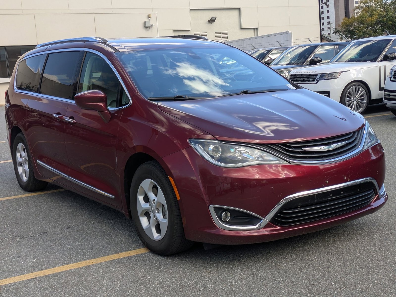 2018 Chrysler Pacifica Hybrid Touring L photo 3