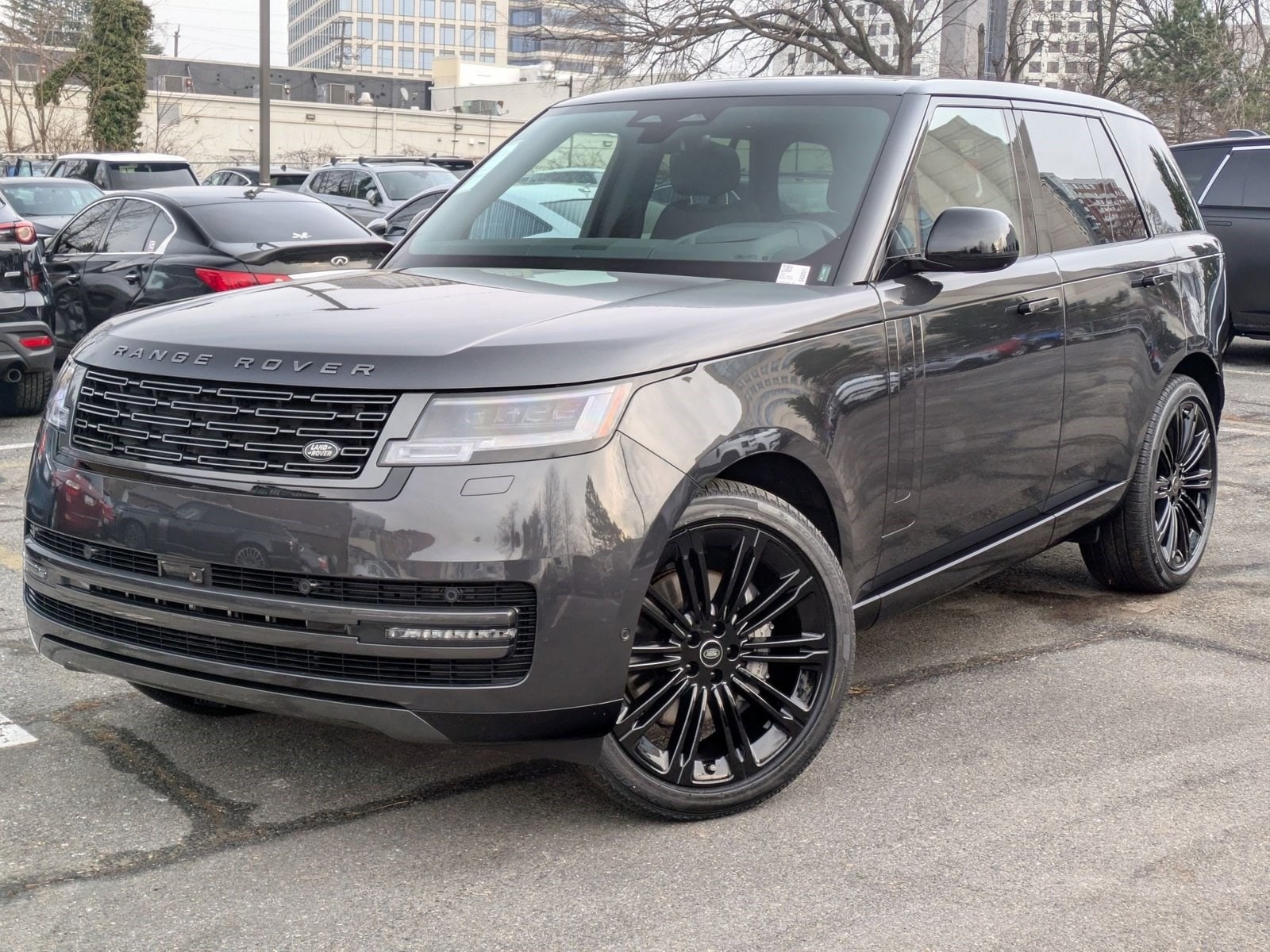 2025 Land Rover Range Rover SE's photo