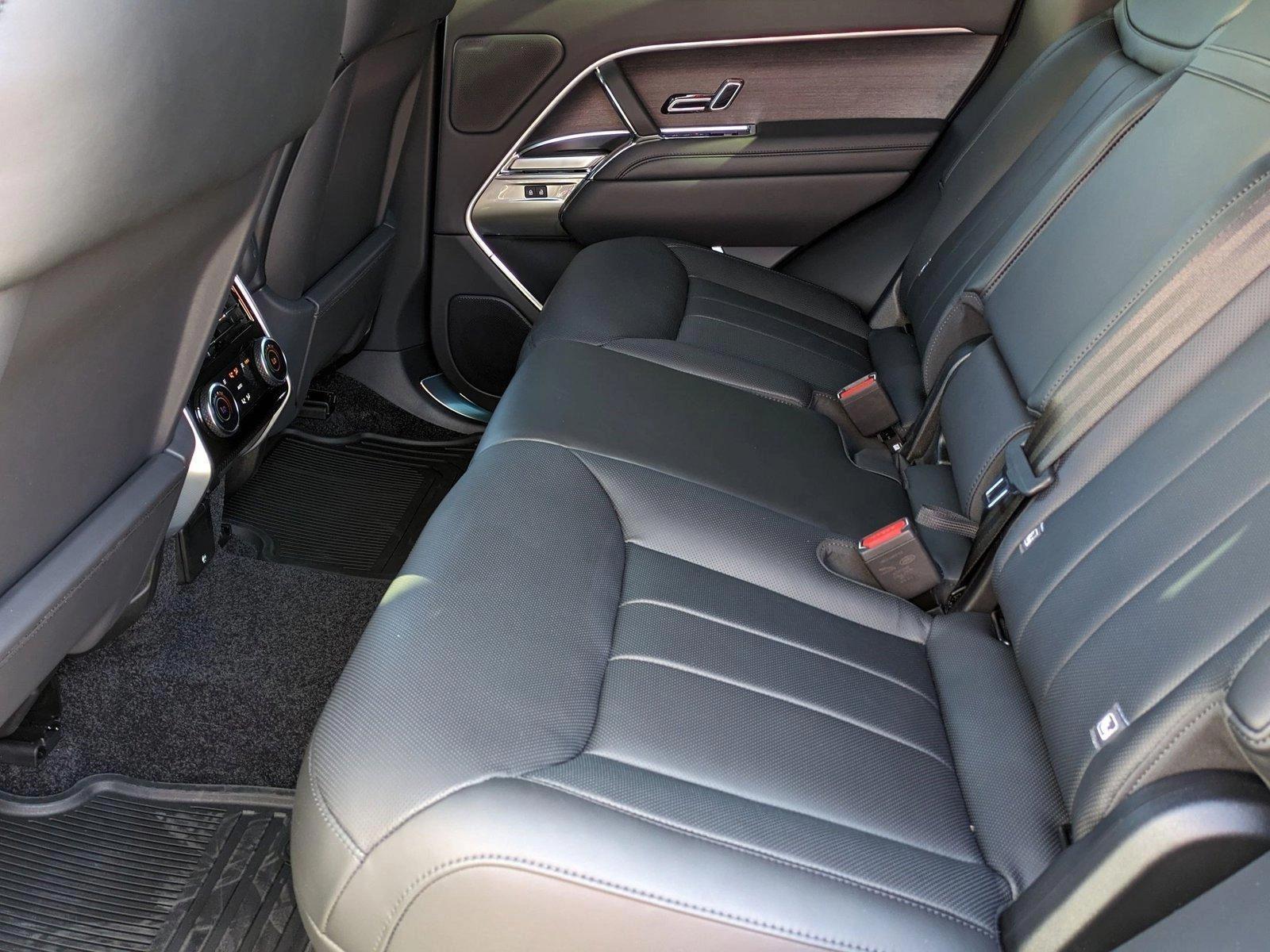 2025 Land Rover Range Rover SE - Photo 17