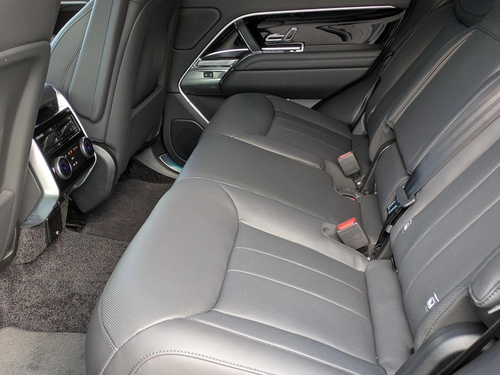 2026 Land Rover Range Rover SE - Photo 17