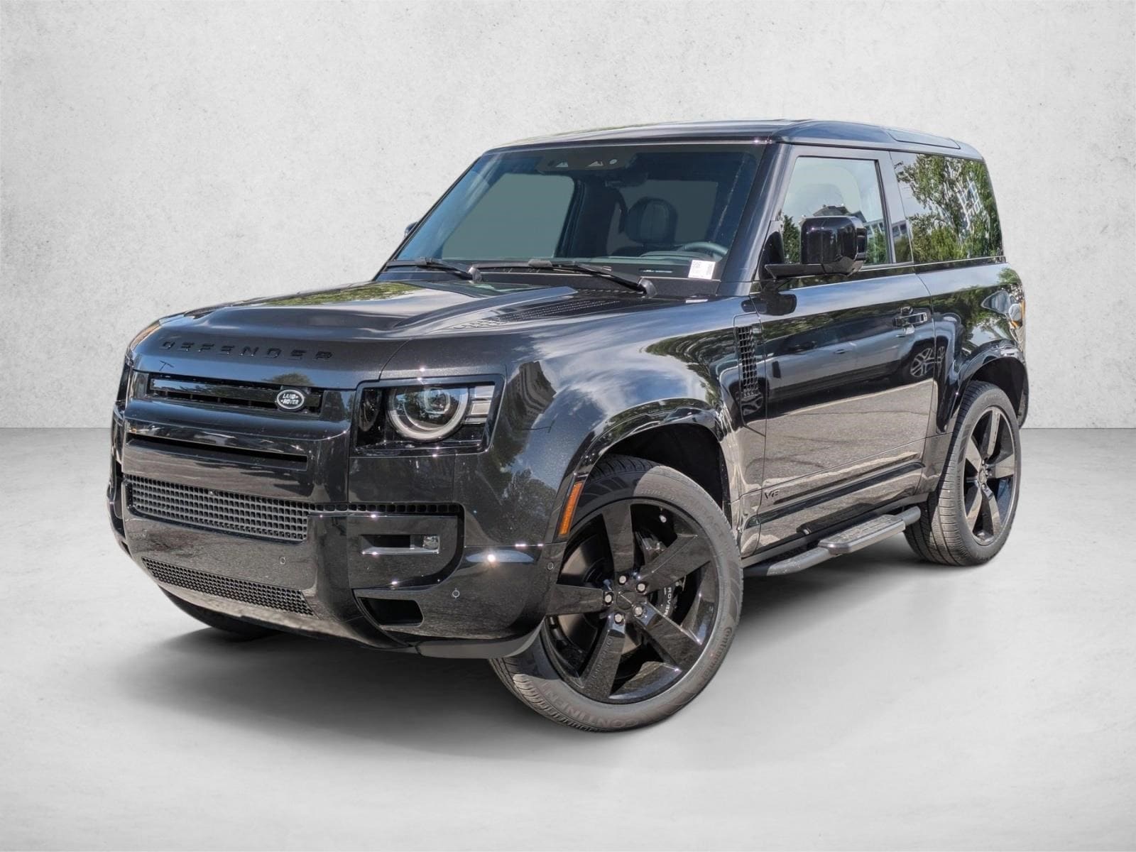 2026 Land Rover Defender 90 V8 P525's photo