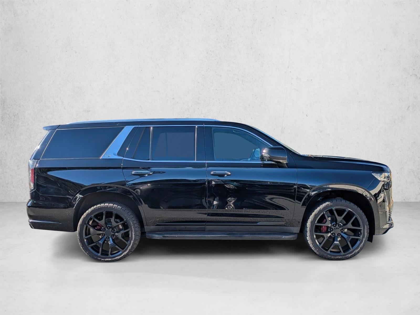 2022 Cadillac Escalade Luxury photo 2