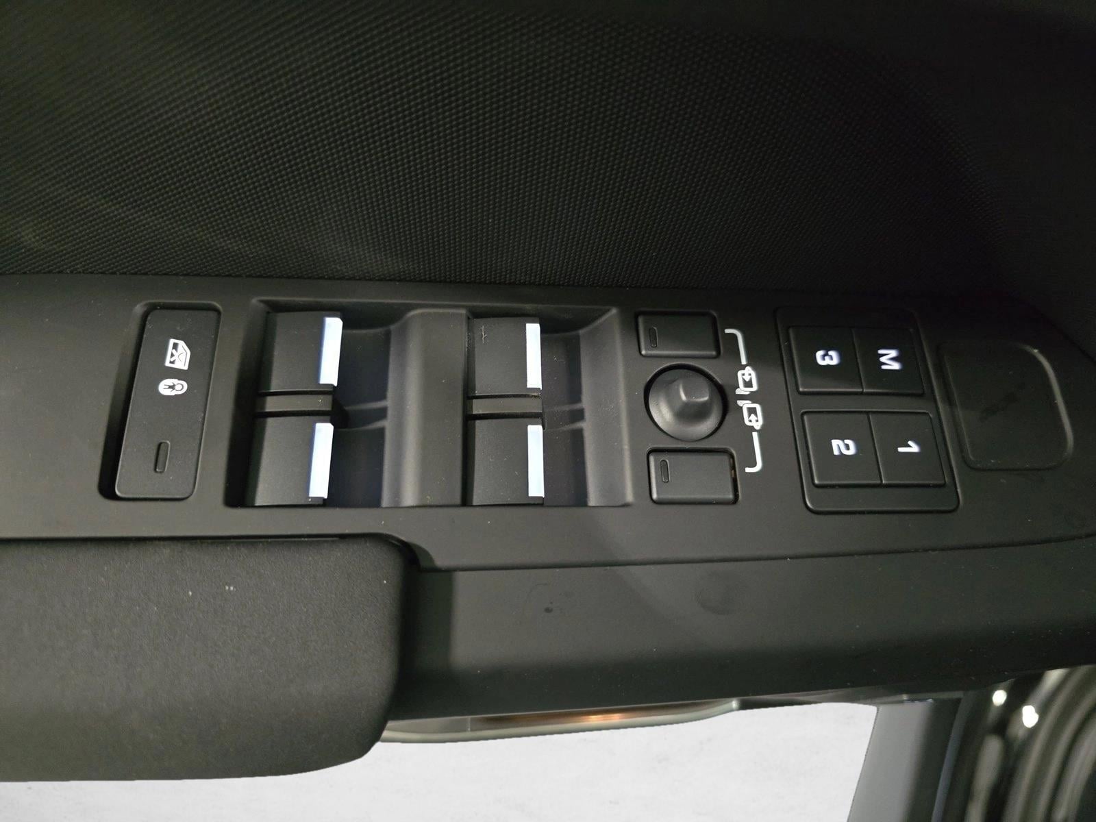 2026 Land Rover Defender X-Dynamic SE - Photo 26