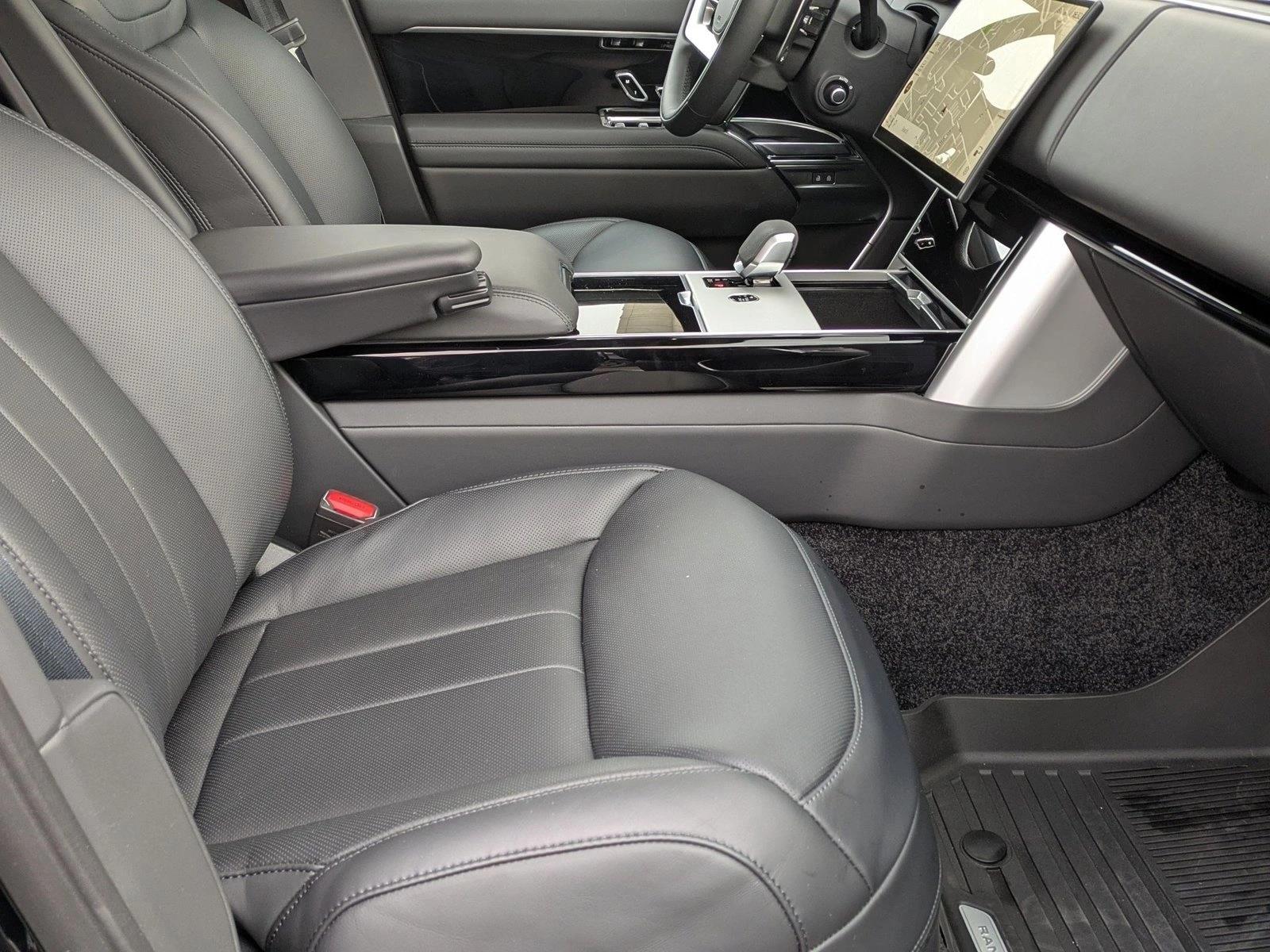 2025 Land Rover Range Rover SE - Photo 18