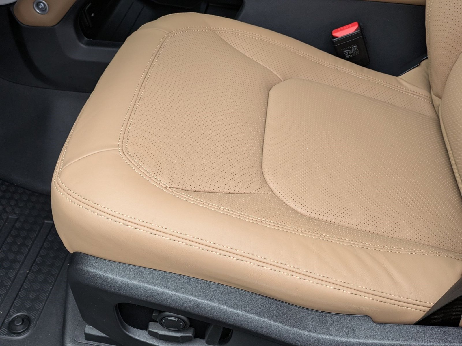 2026 Land Rover Defender 110 S photo 3