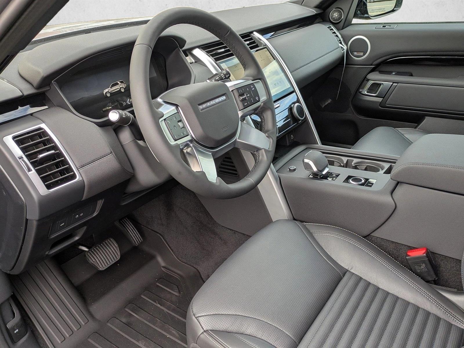 2025 Land Rover Discovery P300 S photo 3