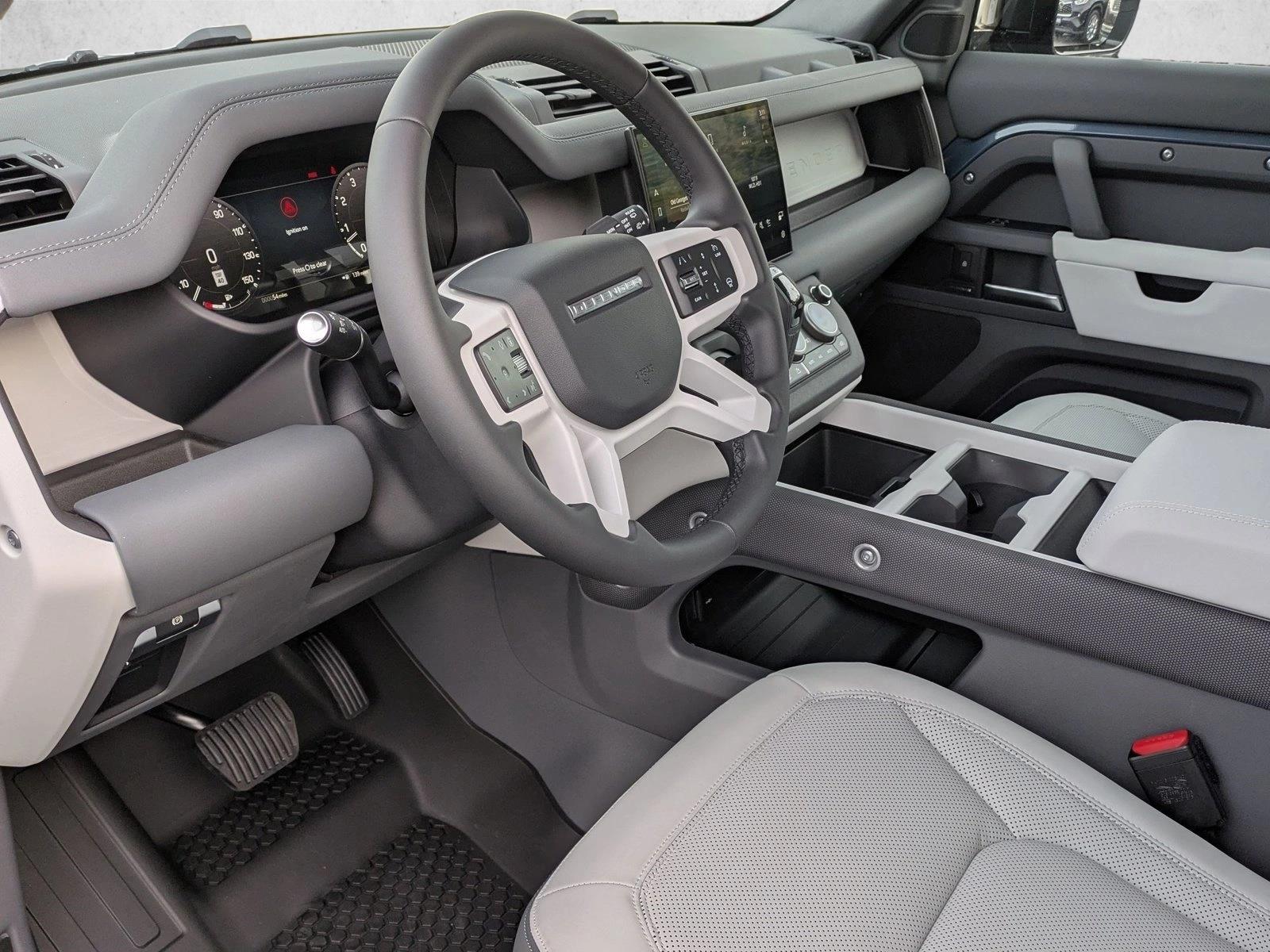 2025 Land Rover Defender 110 S photo 3