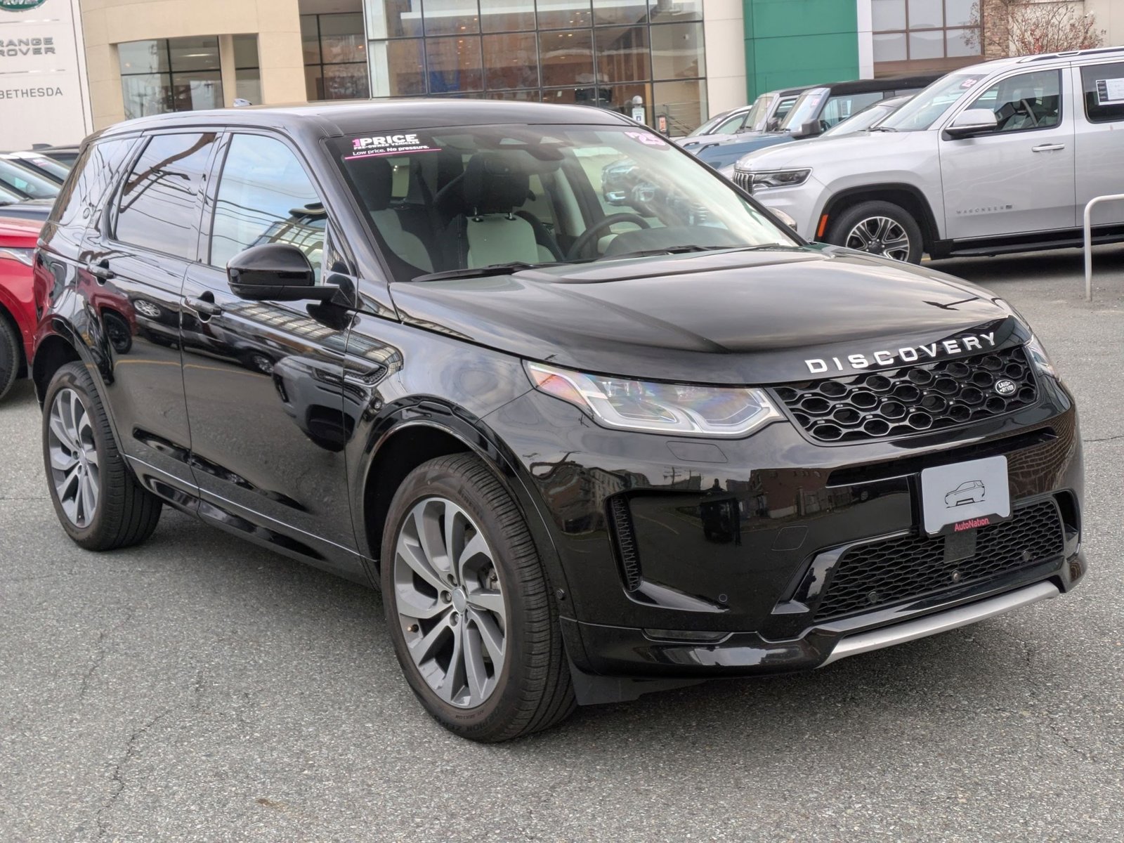 2025 Land Rover Discovery Sport S photo 3