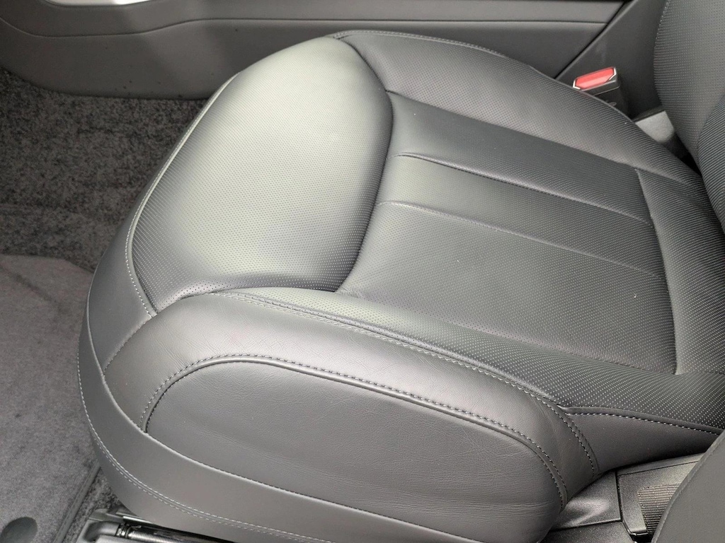 New 2025 Land Rover Range Rover P400 SE SUV