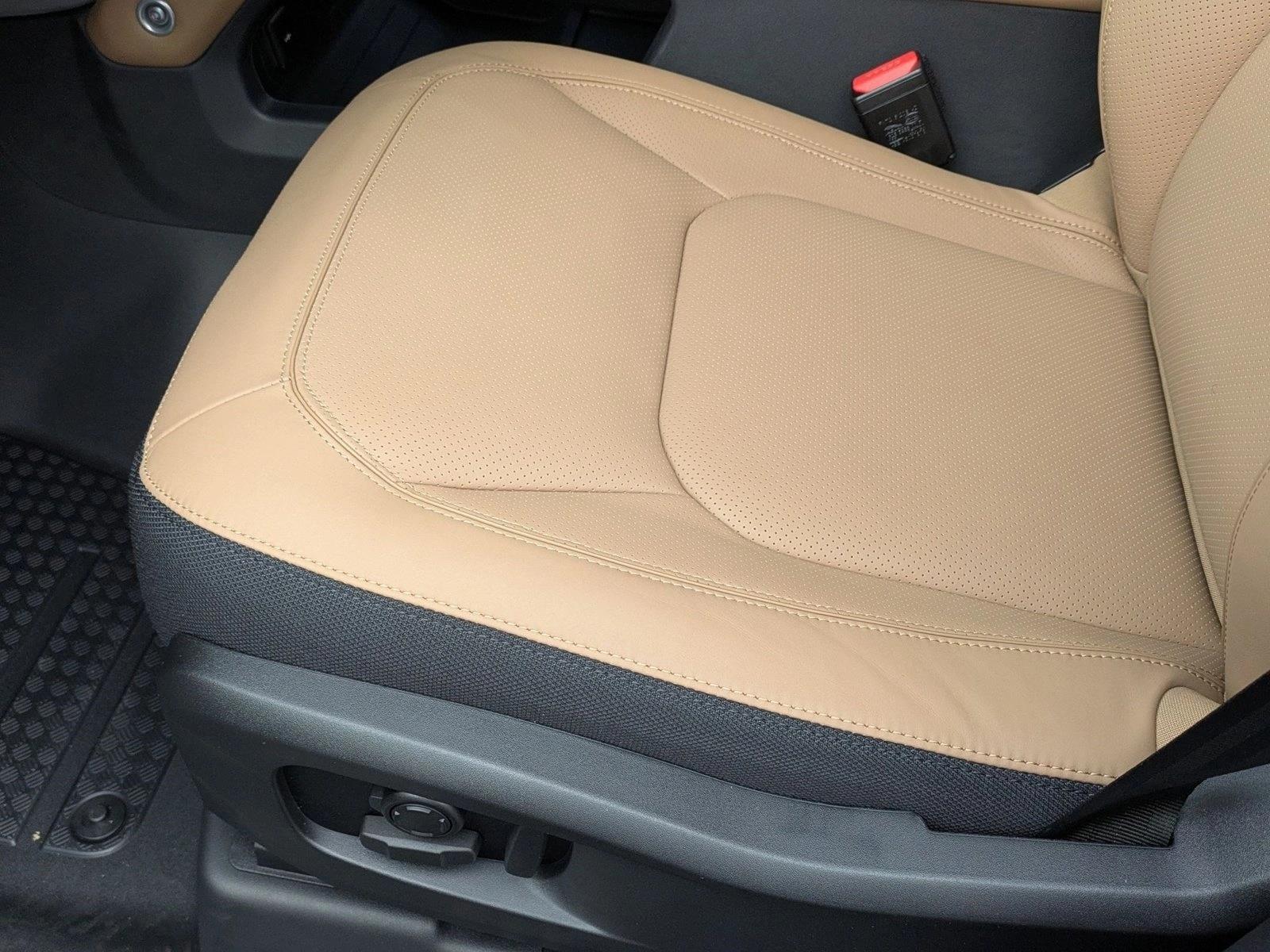 2026 Land Rover Defender 110 V8 photo 4