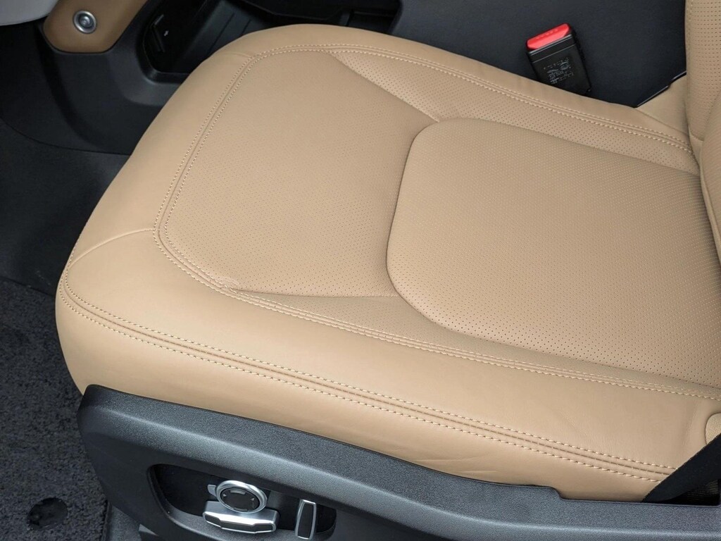 New 2026 Land Rover Defender 130 X-Dynamic SE SUV