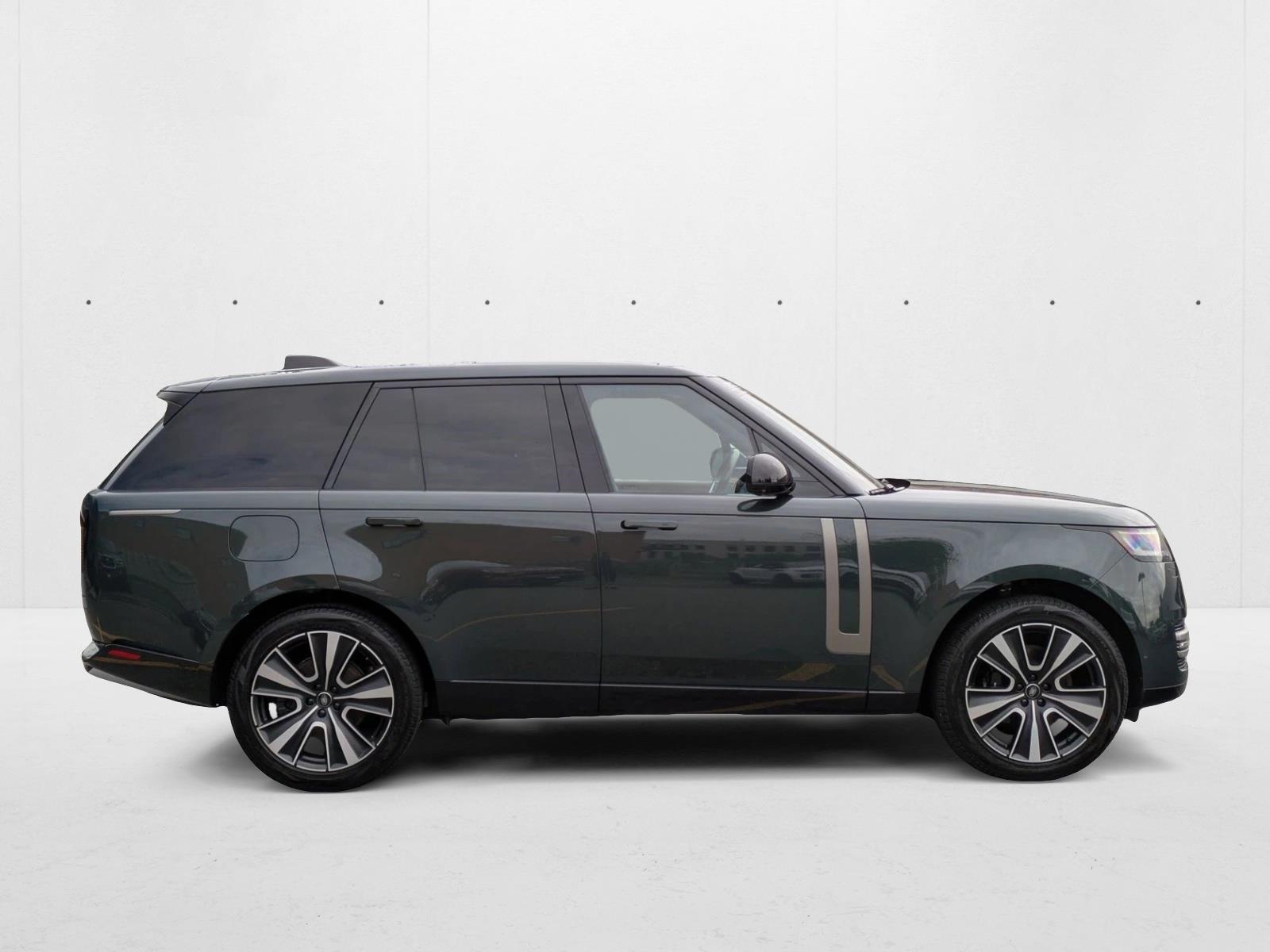 2024 Land Rover Range Rover SE photo 4