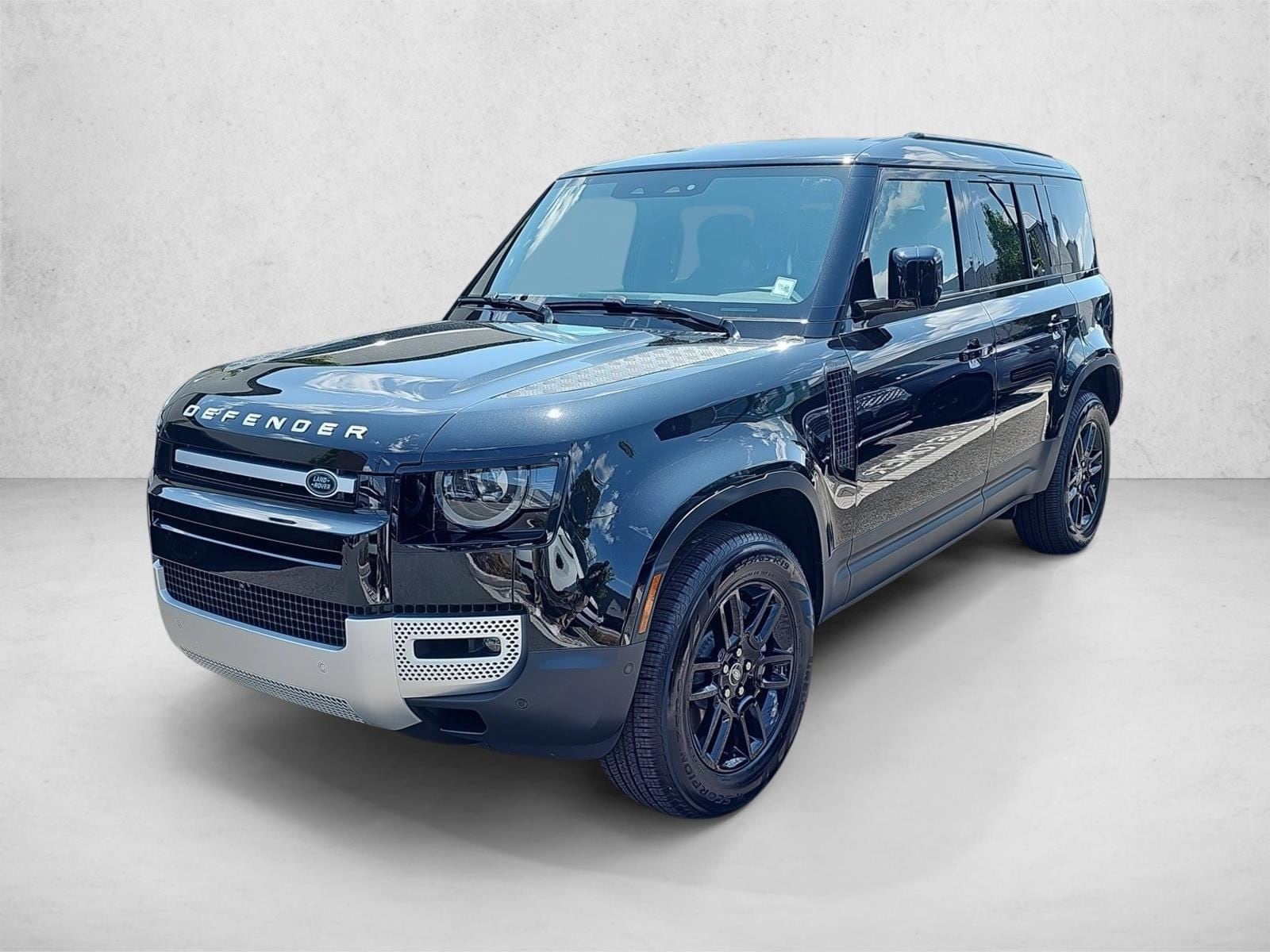 2025 Land Rover Defender S's photo