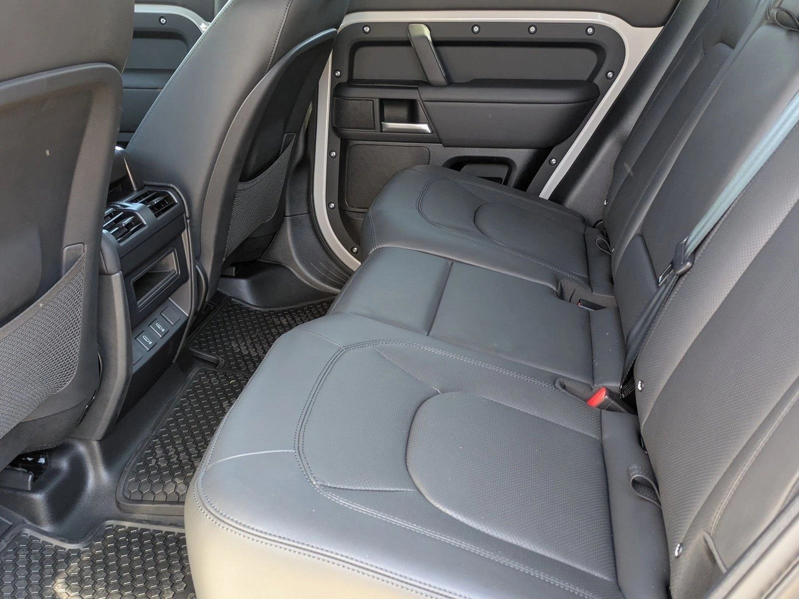 2026 Land Rover Defender X-Dynamic SE - Photo 17