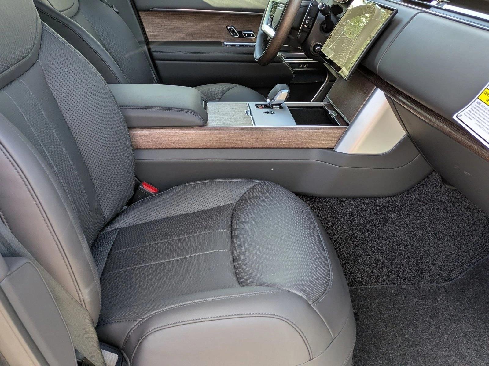 2025 Land Rover Range Rover SE - Photo 18