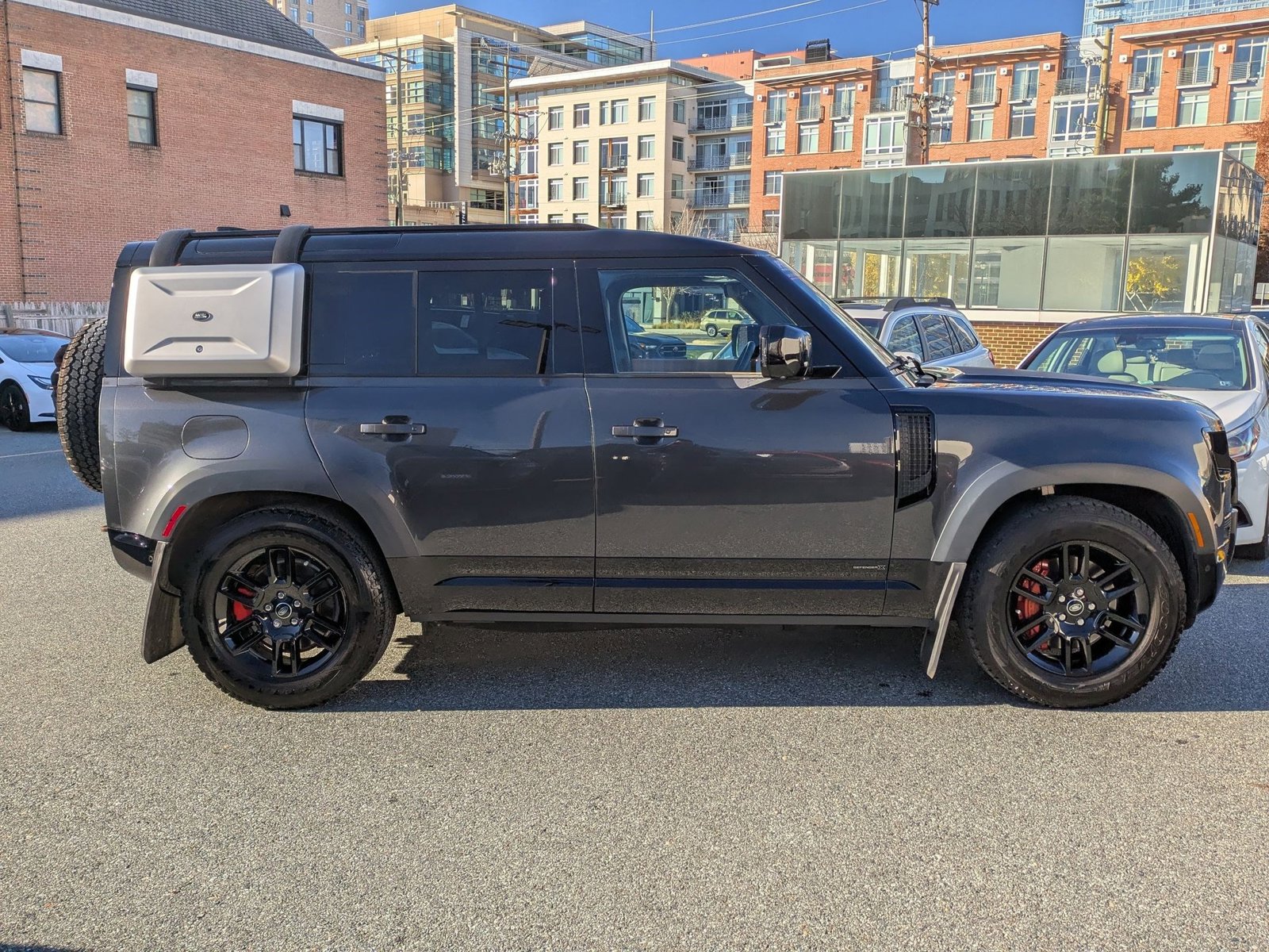 2023 Land Rover Defender 110 photo 4